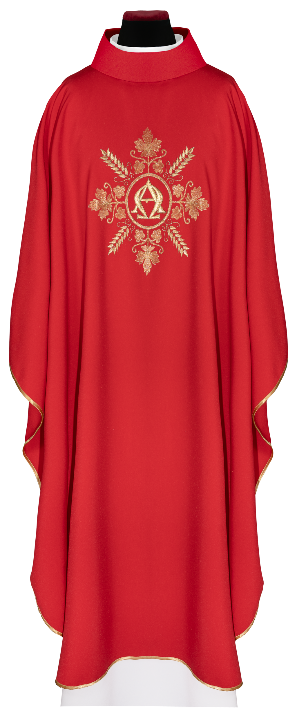 Chasuble rouge brodé avec motif Alpha et Oméga et épis de blé