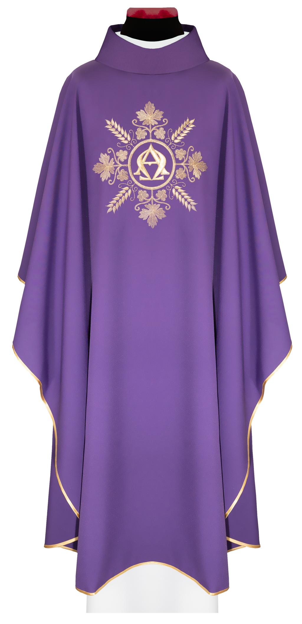 Chasuble violet brodé avec le motif Alpha et Oméga et des épis de blé