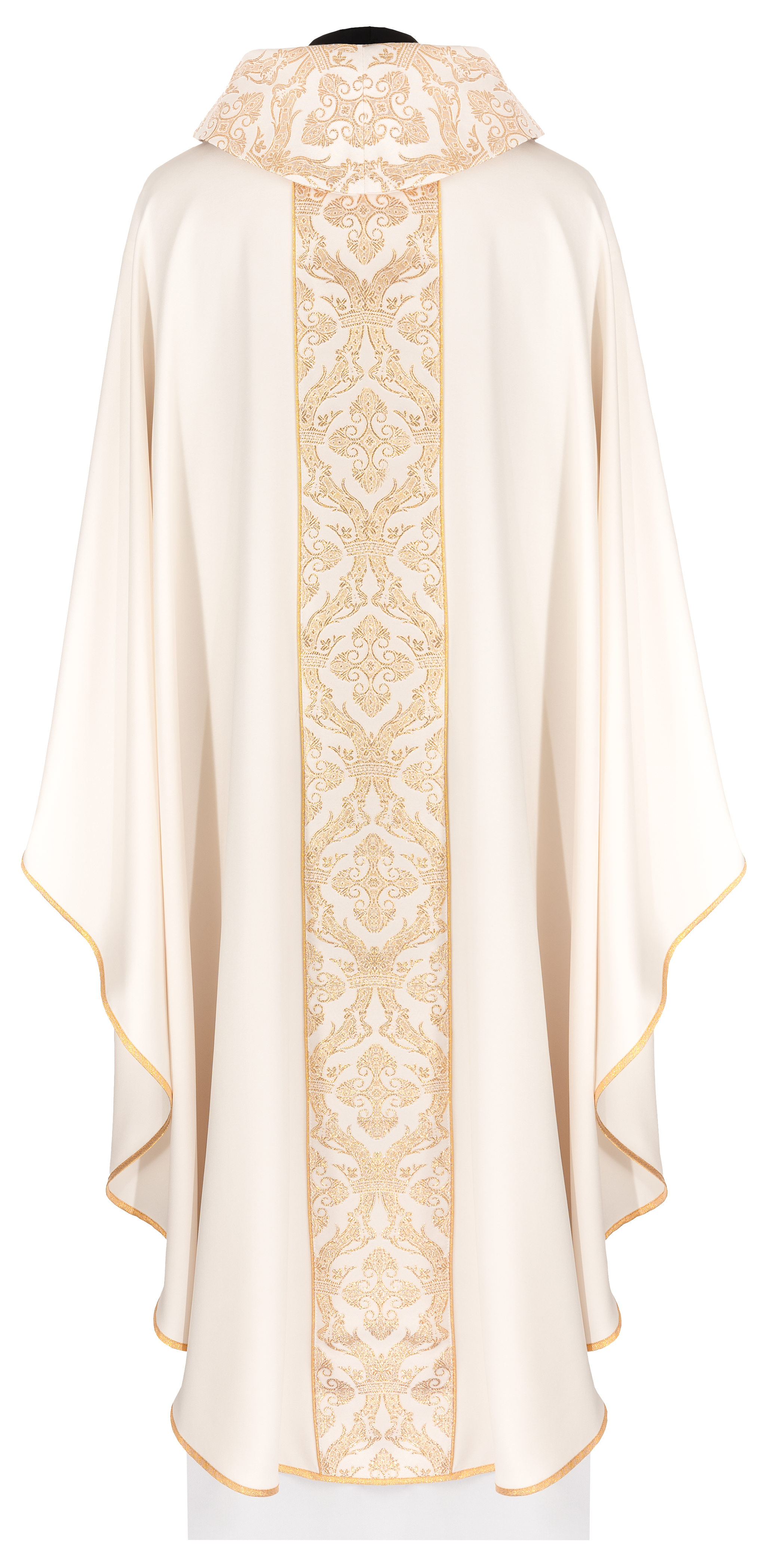 Chasuble liturgique avec bande brodée et col de couleur écru
