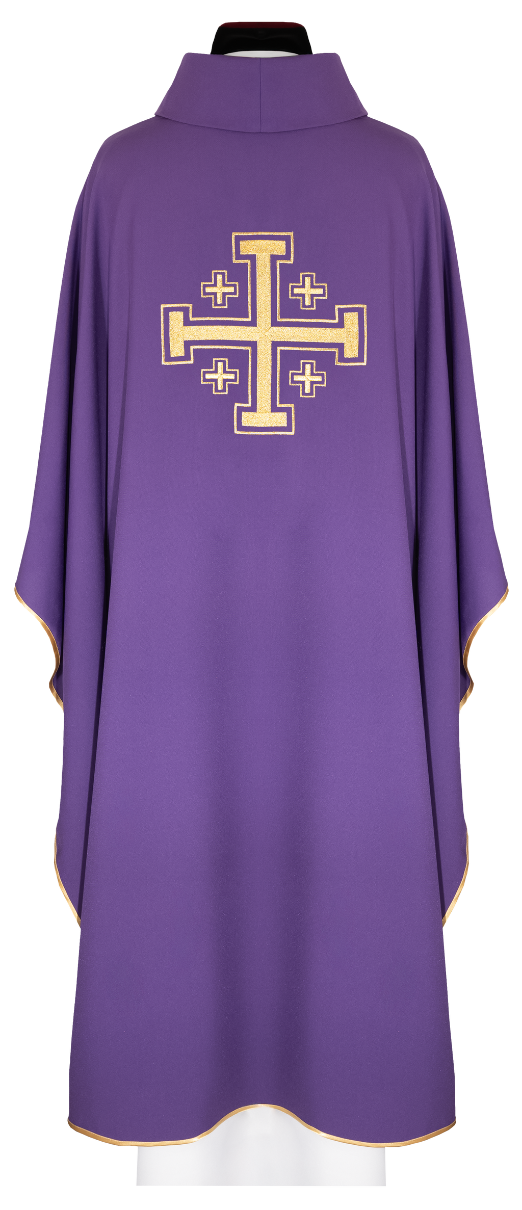 Chasuble violette brodée avec motif de croix