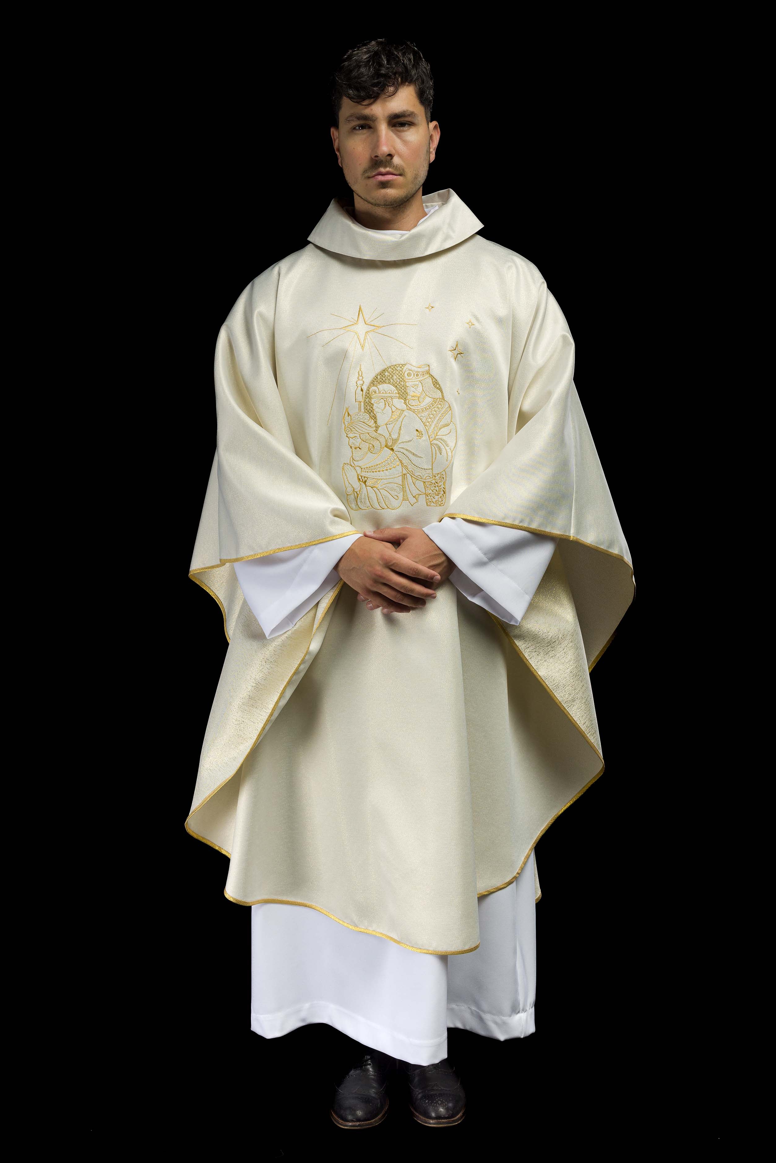 Chasuble scintillante avec broderie dorée et image des Rois Mages