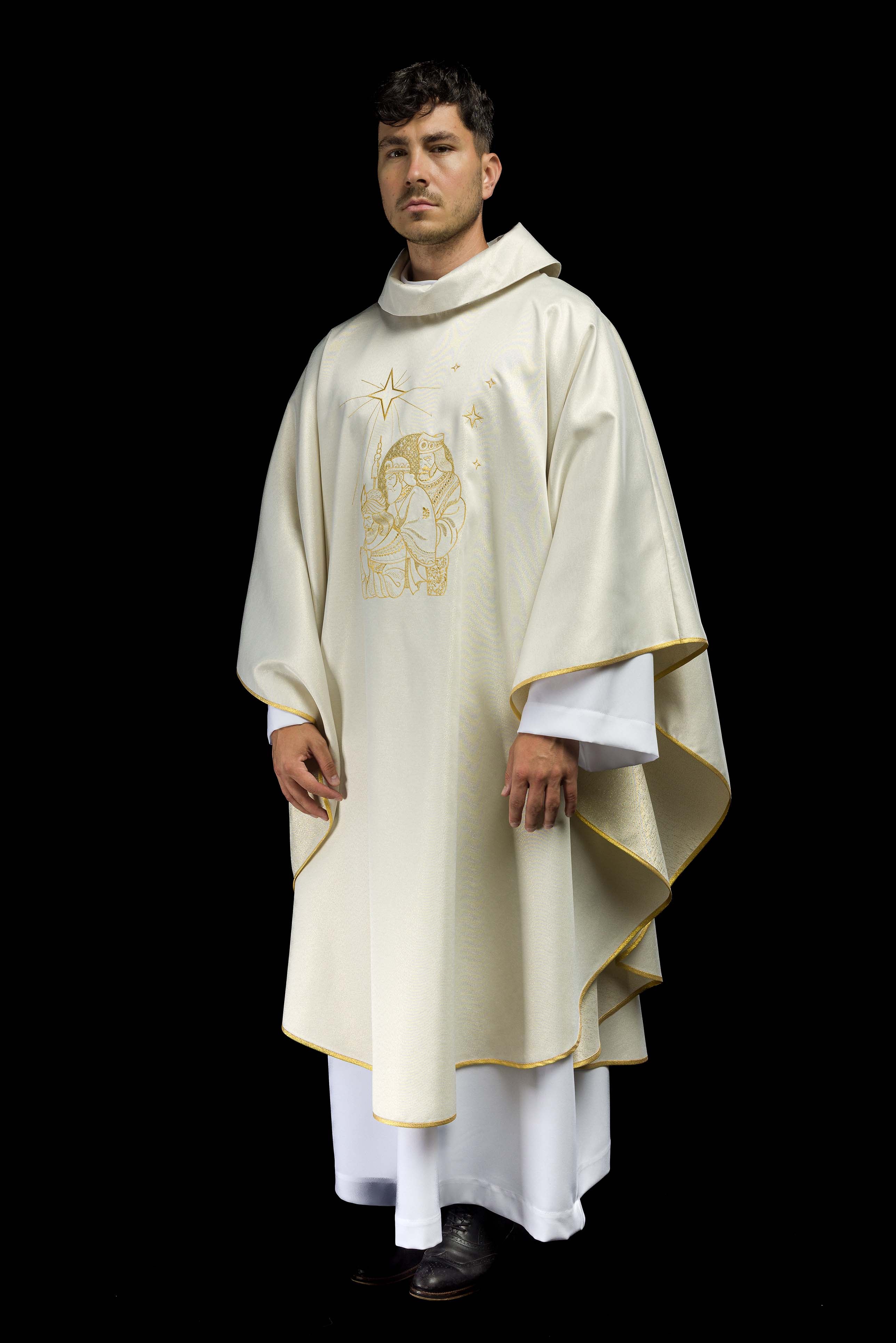 Chasuble scintillante avec broderie dorée et image des Rois Mages