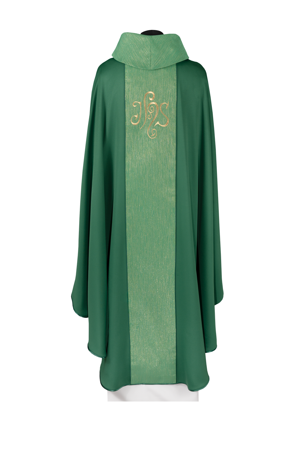 Chasuble verte ornée d’une bande brodée avec le symbole IHS