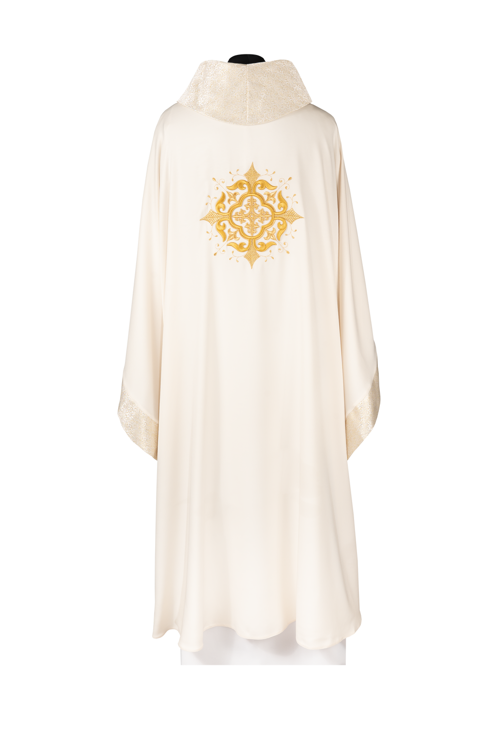 Chasuble liturgique avec motif brodé de croix et finition riche en couleur écru