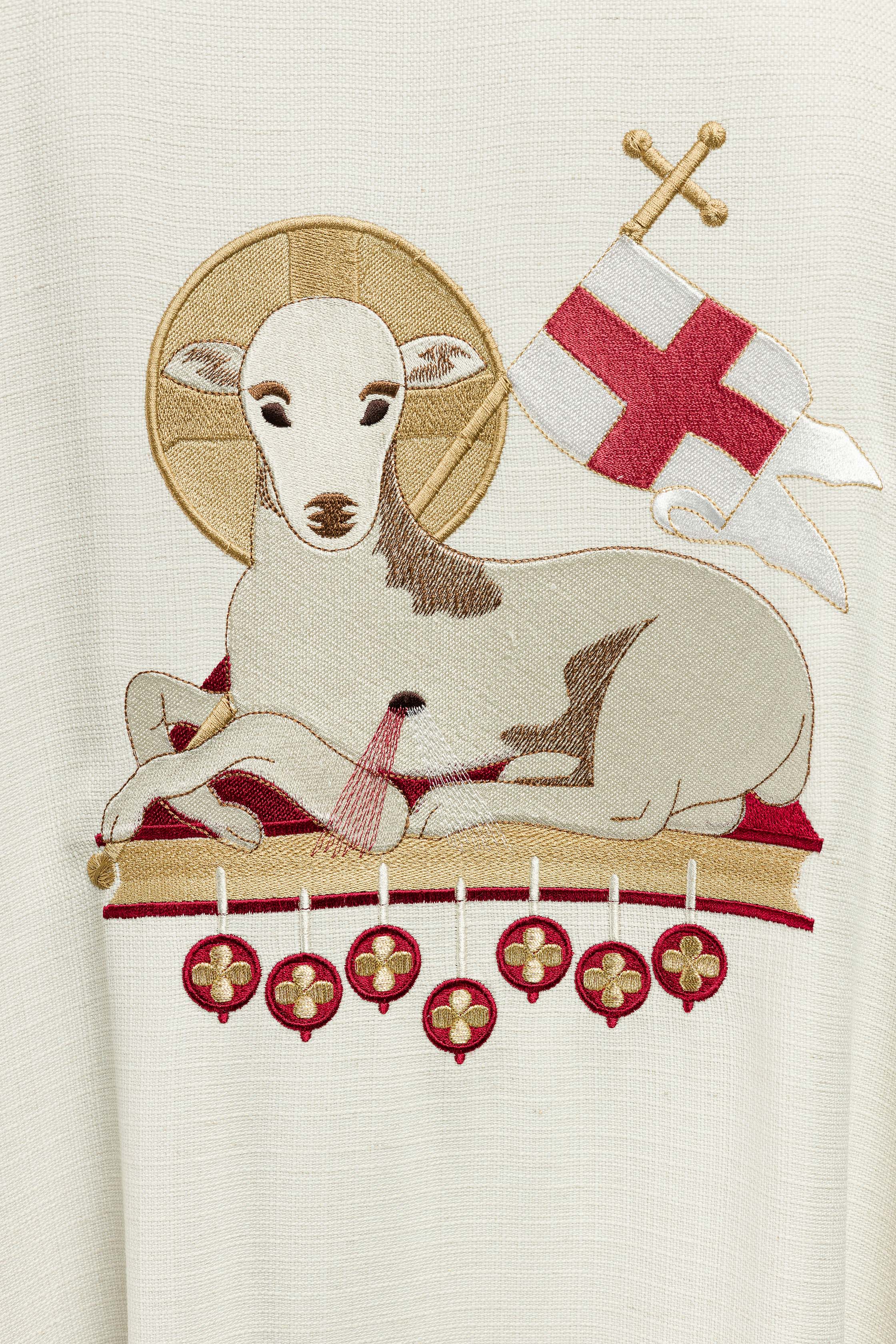 Chasuble brodée avec le symbole IHS écru