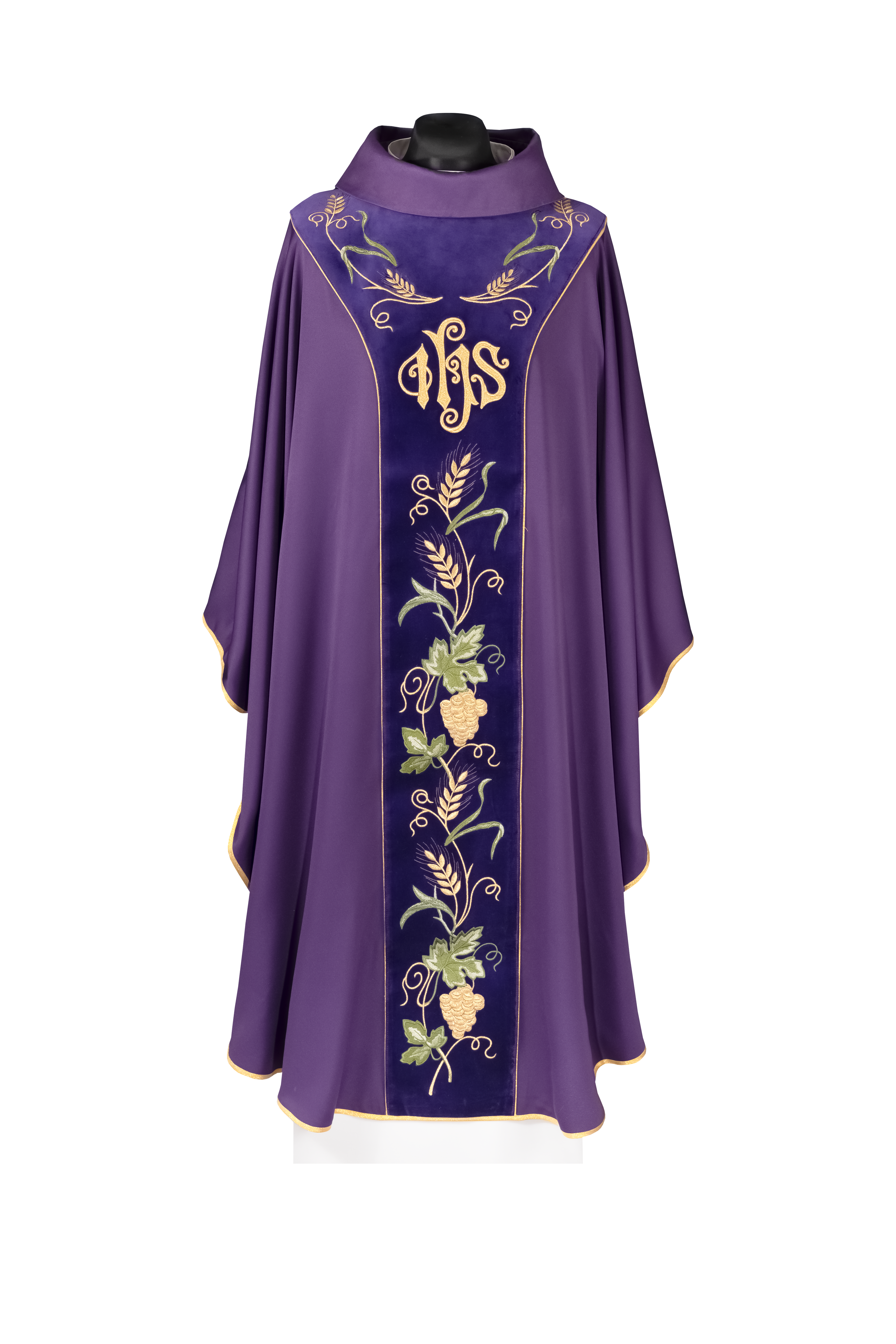 Chasuble avec bande violette en velours et broderie IHS