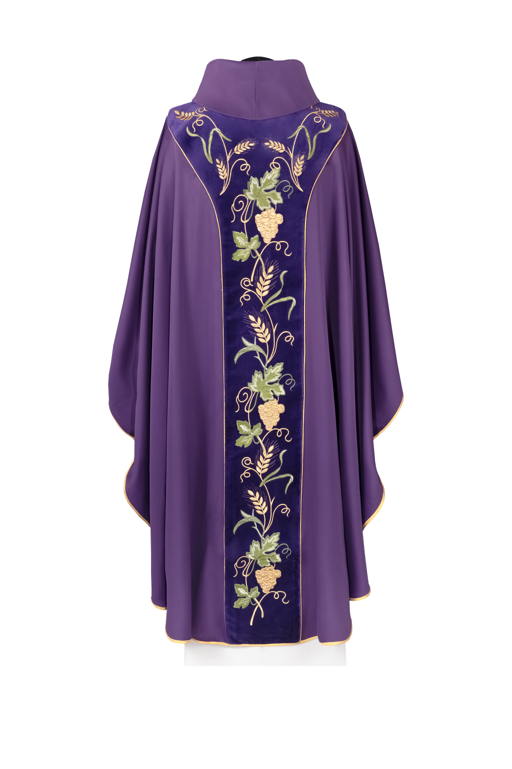 Chasuble avec bande violette en velours et broderie IHS
