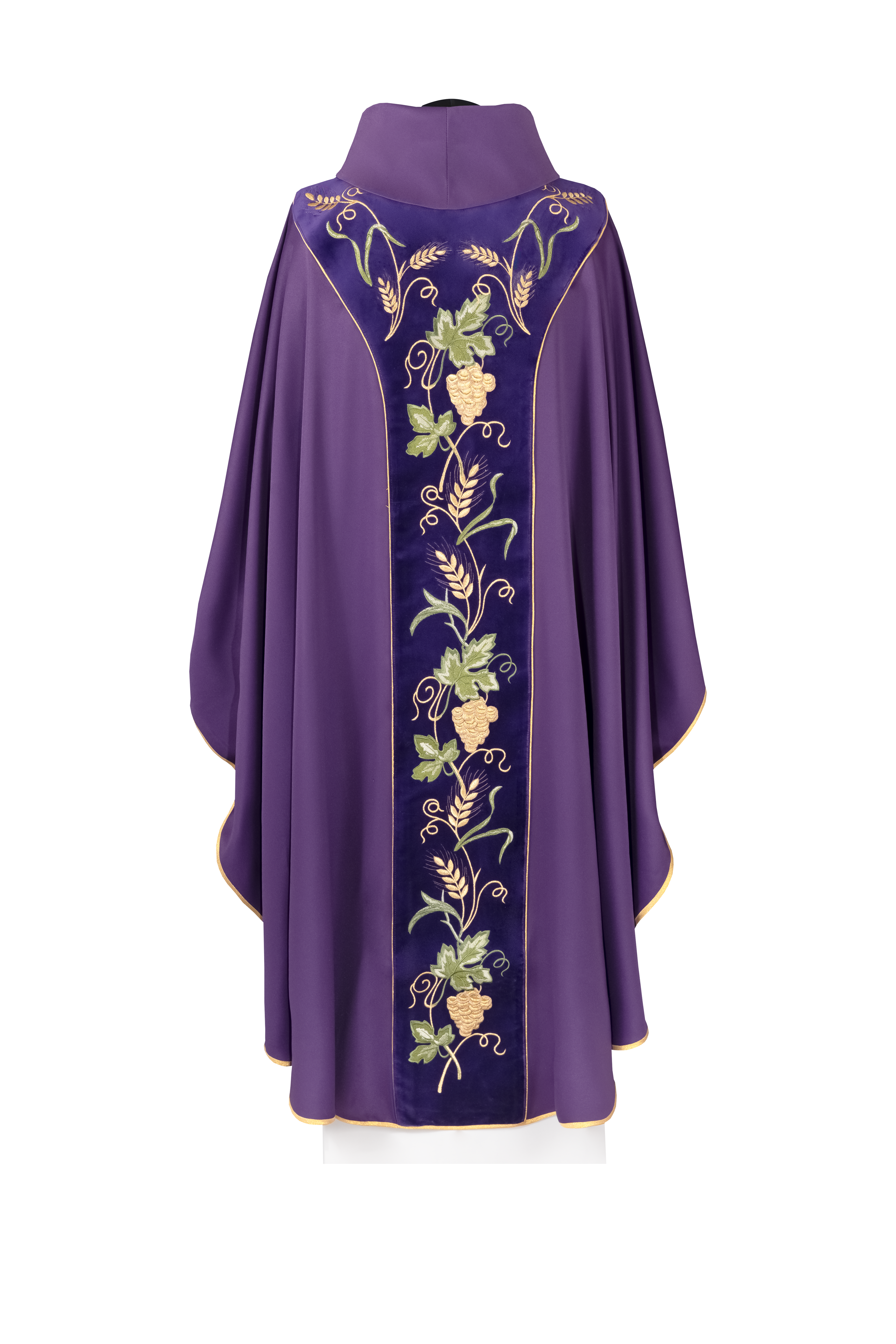 Chasuble avec bande violette en velours et broderie IHS