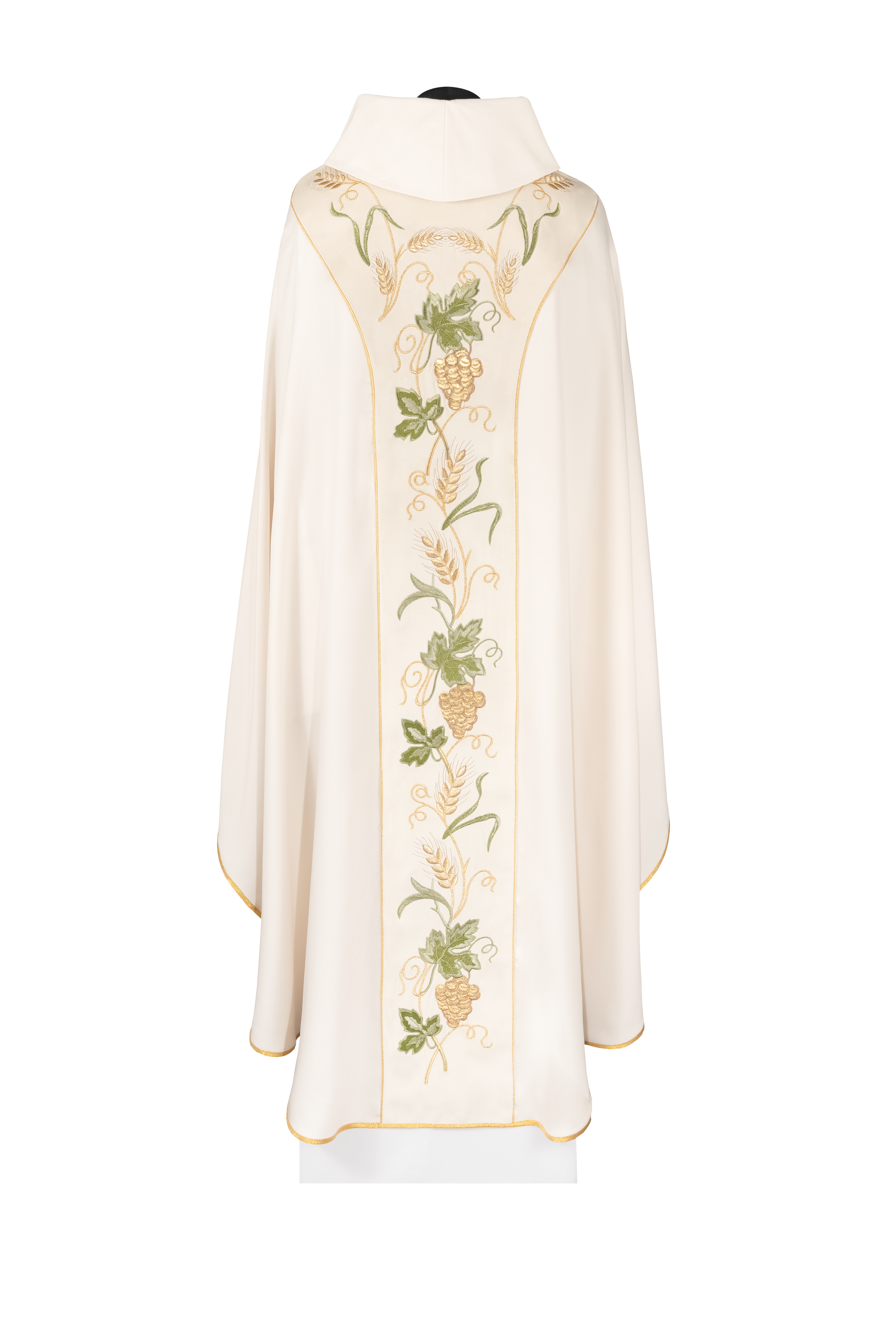 Chasuble en velours avec bande ecru brodée du symbole IHS
