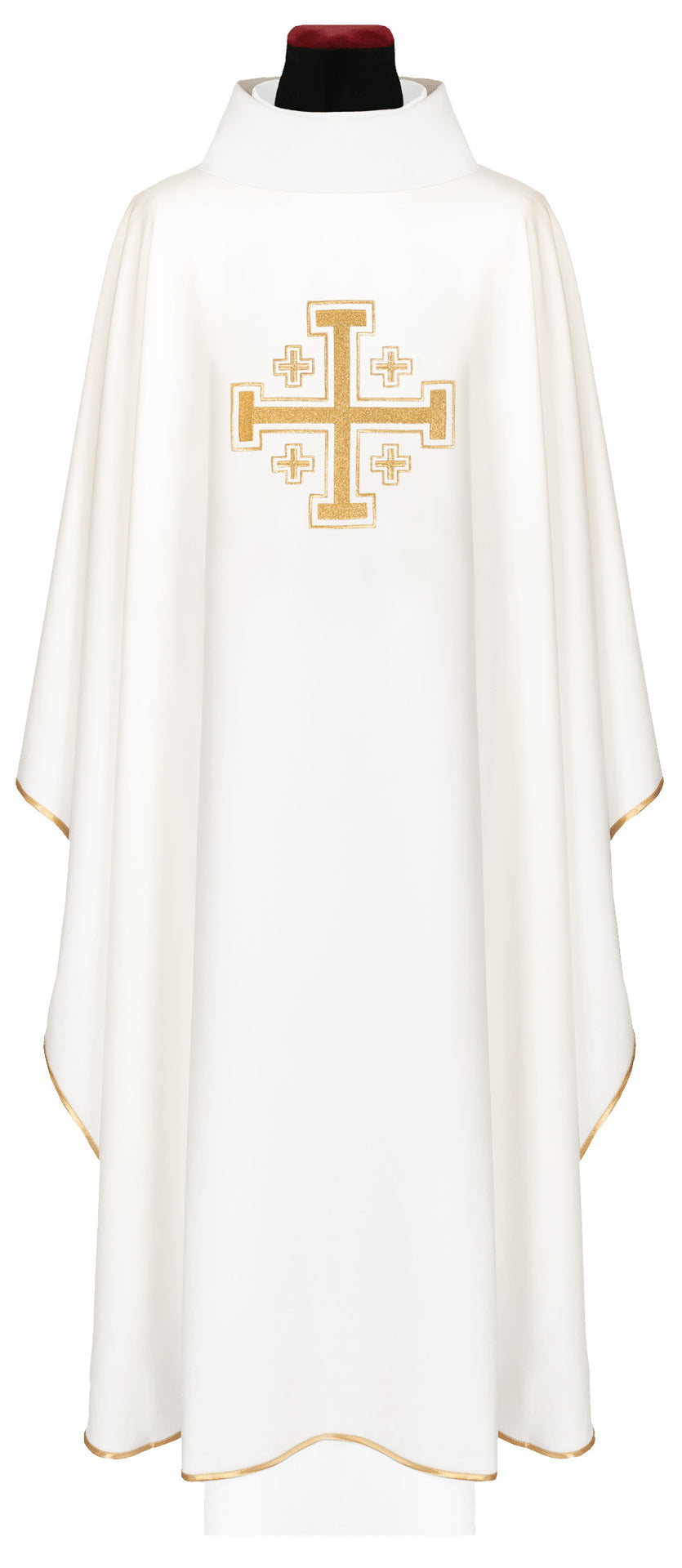 Chasuble blanche brodée d’un motif de croix