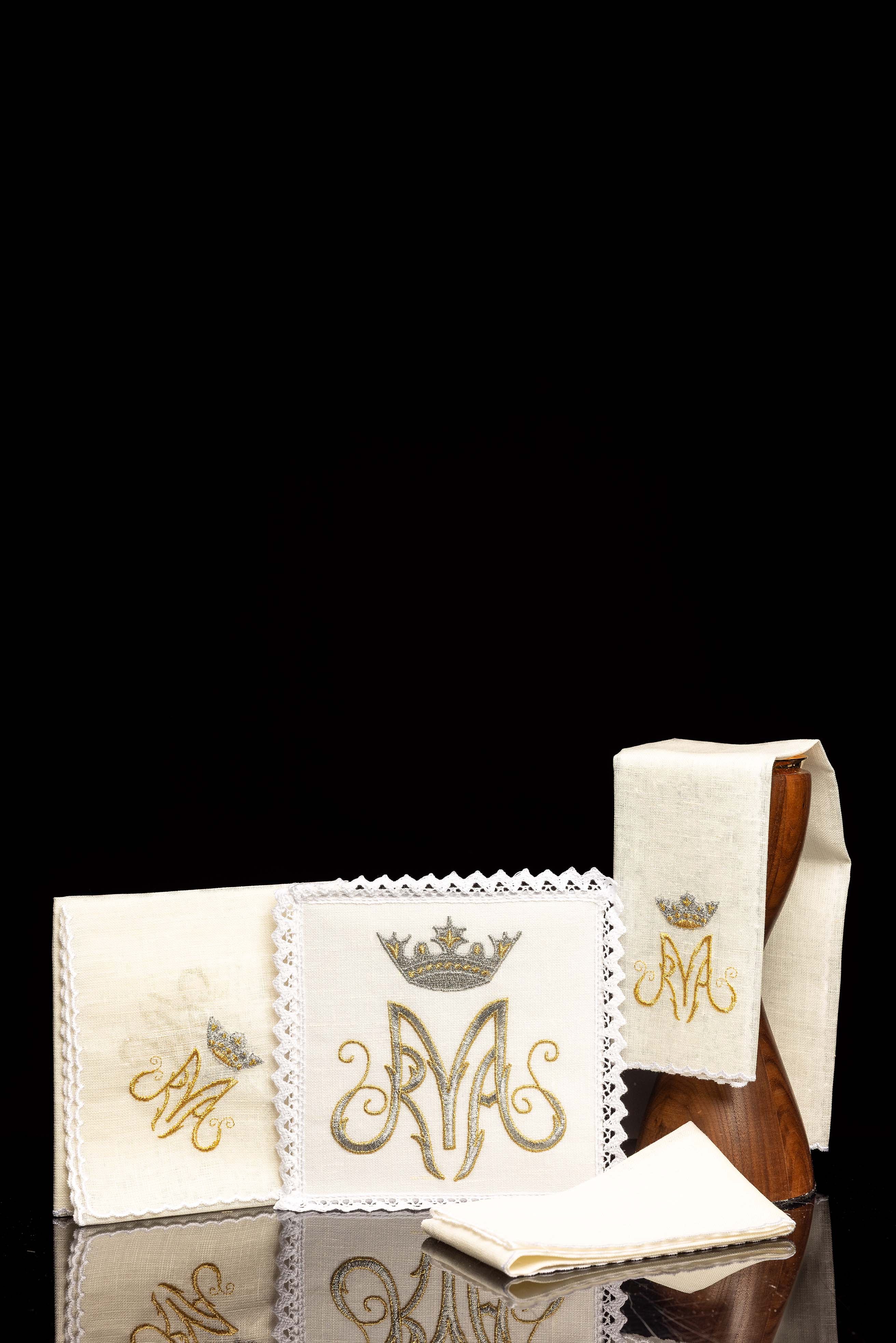 Ensemble de Linge d'autel en lin avec le motif marial