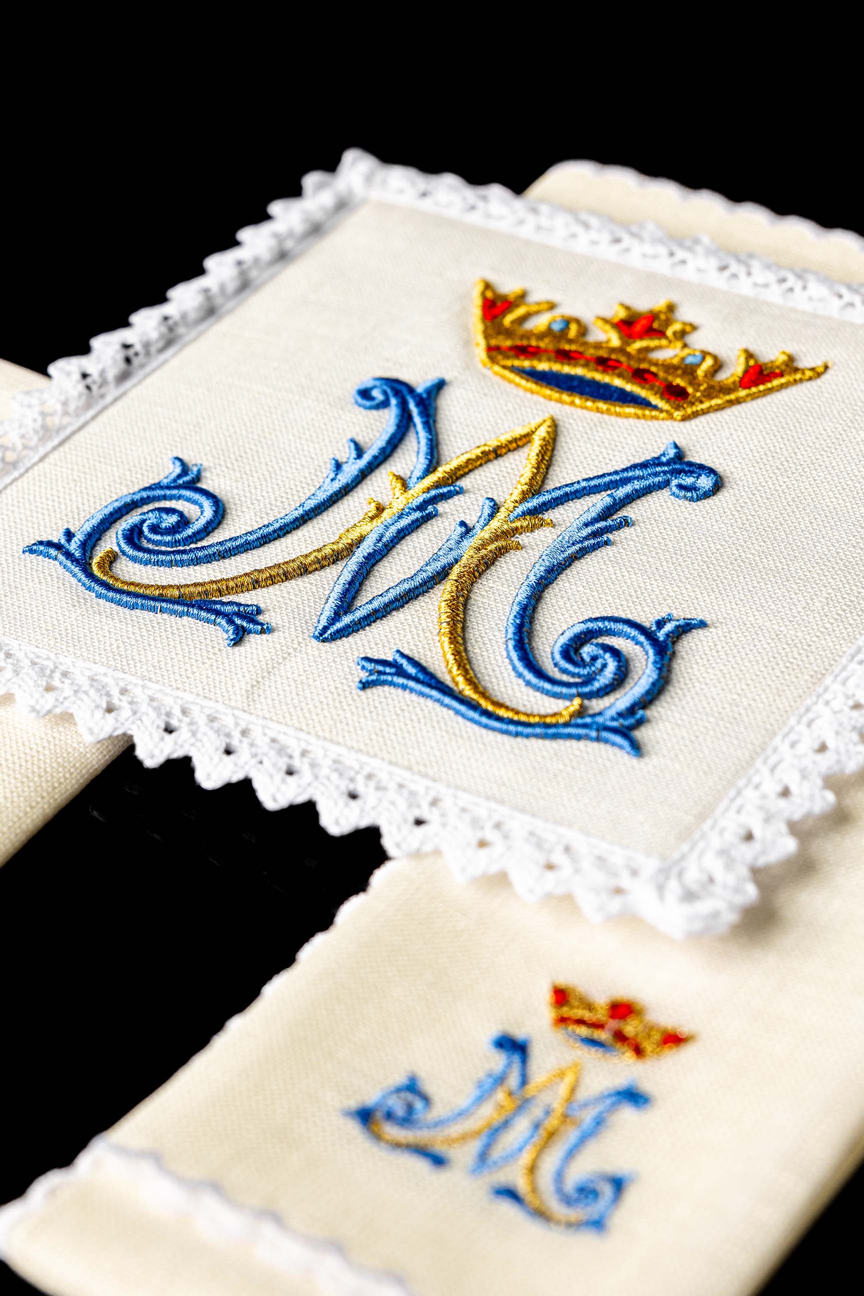 Set de tasses en lion avec broderie Marianne en 3D