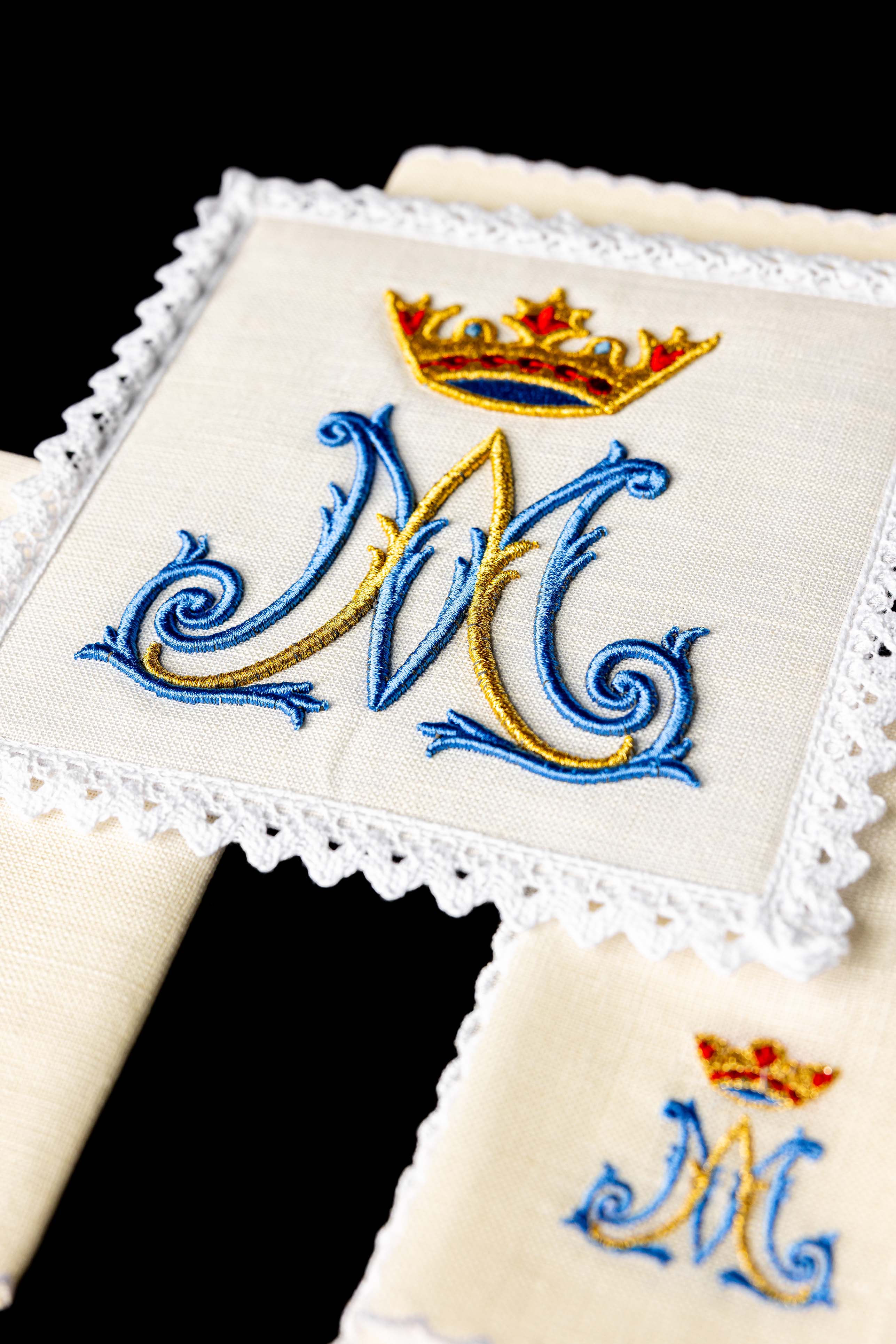 Set de tasses en lion avec broderie Marianne en 3D