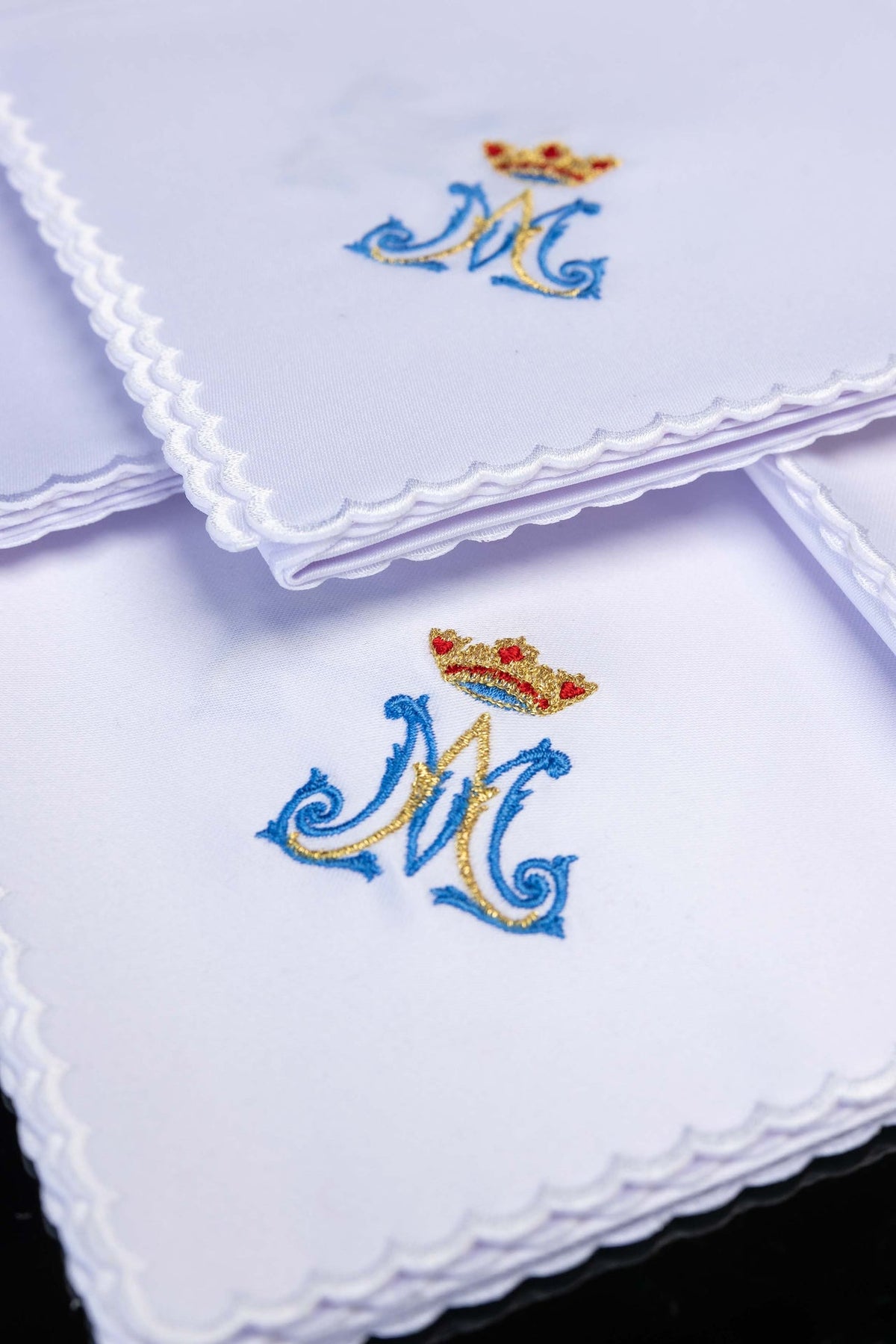 Ensemble de 5 corporaux liturgiques avec broderie mariale