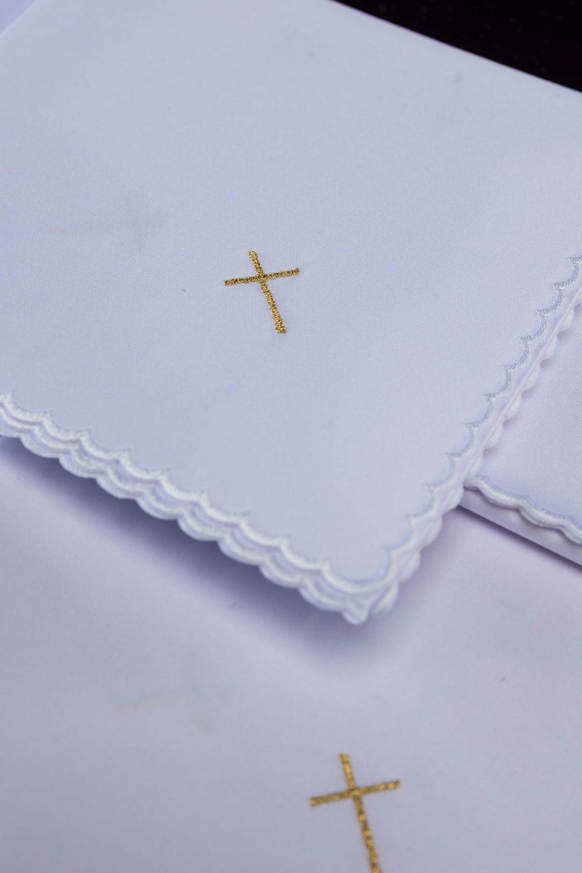 Corporaux liturgiques blancs, lot de 5 avec croix dorée brodée