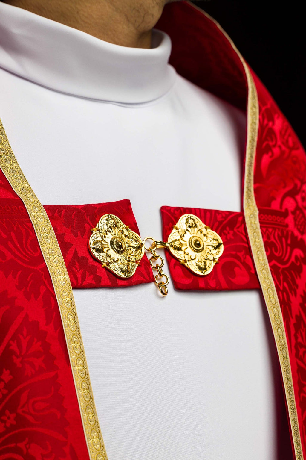 Chapelle romaine en tissu jacquard uni – rouge