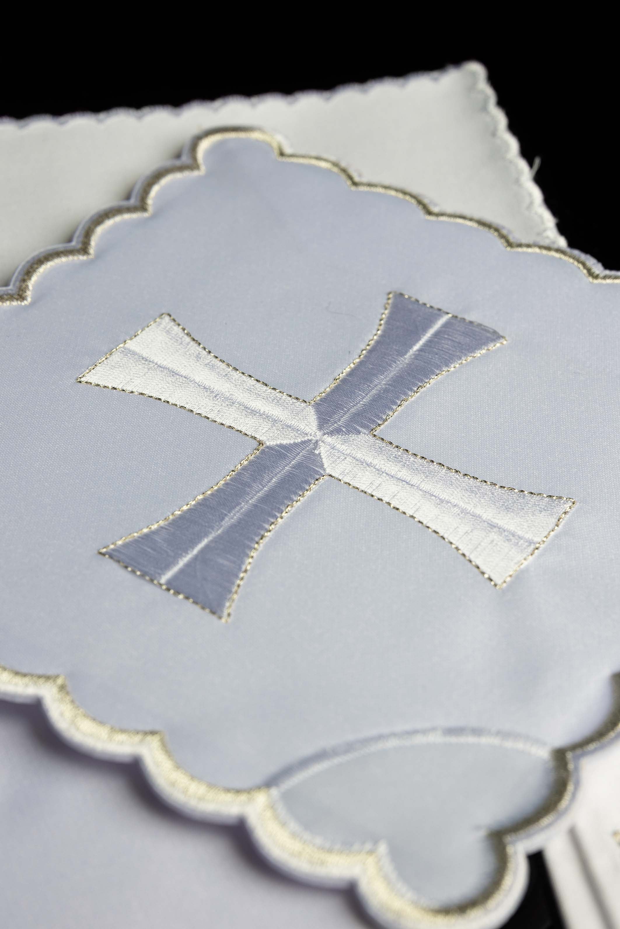 Linge d'autel avec le motif de la croix
