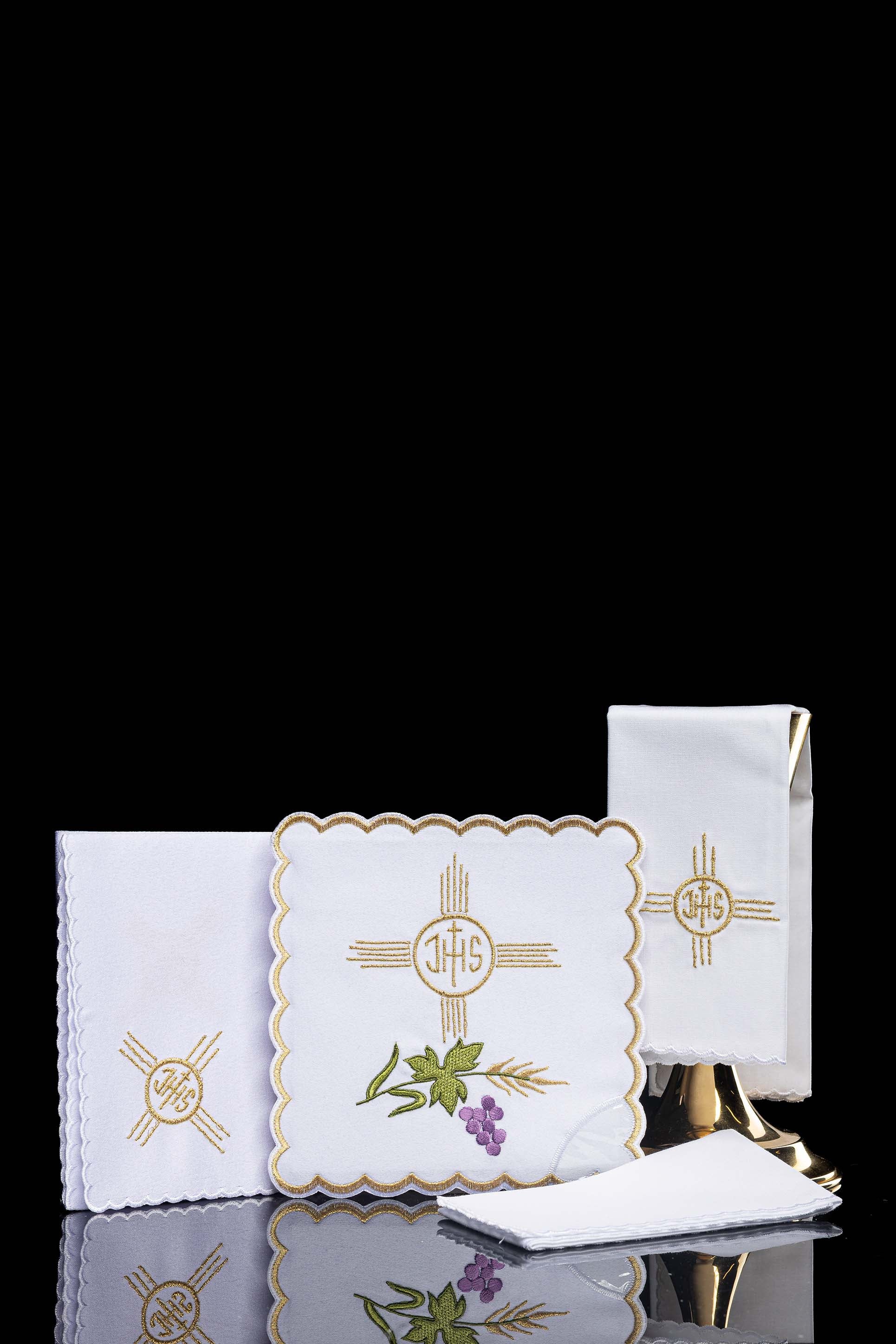 Linge d'autel avec le motif de la croix