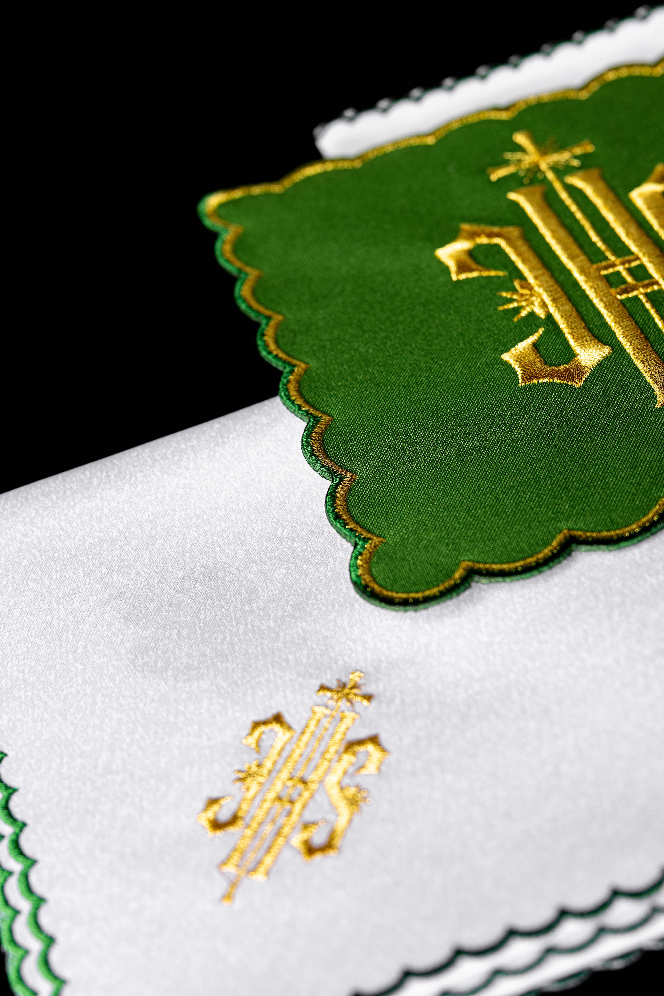 Ensemble de Linge d'autel brodé avec le motif IHS en vert