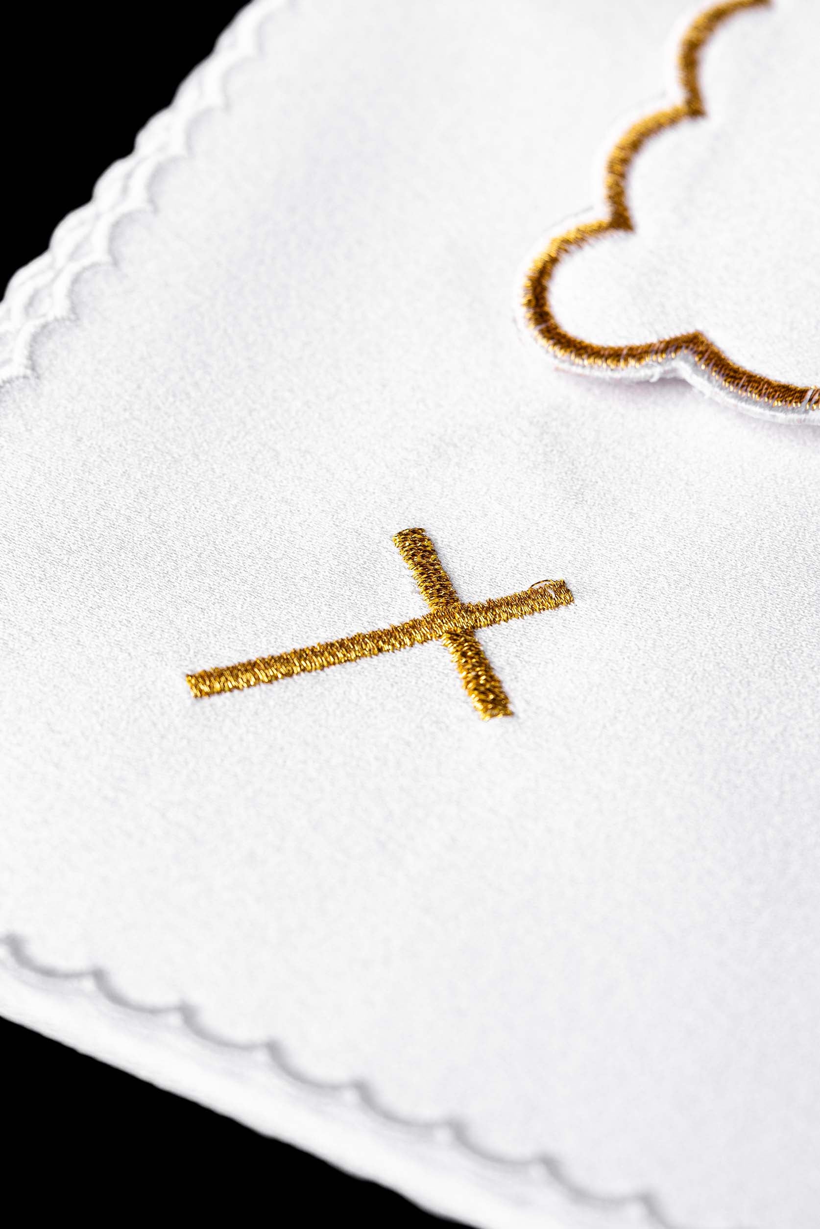 Linge d'autel brodé avec le motif de l'Agneau de Dieu