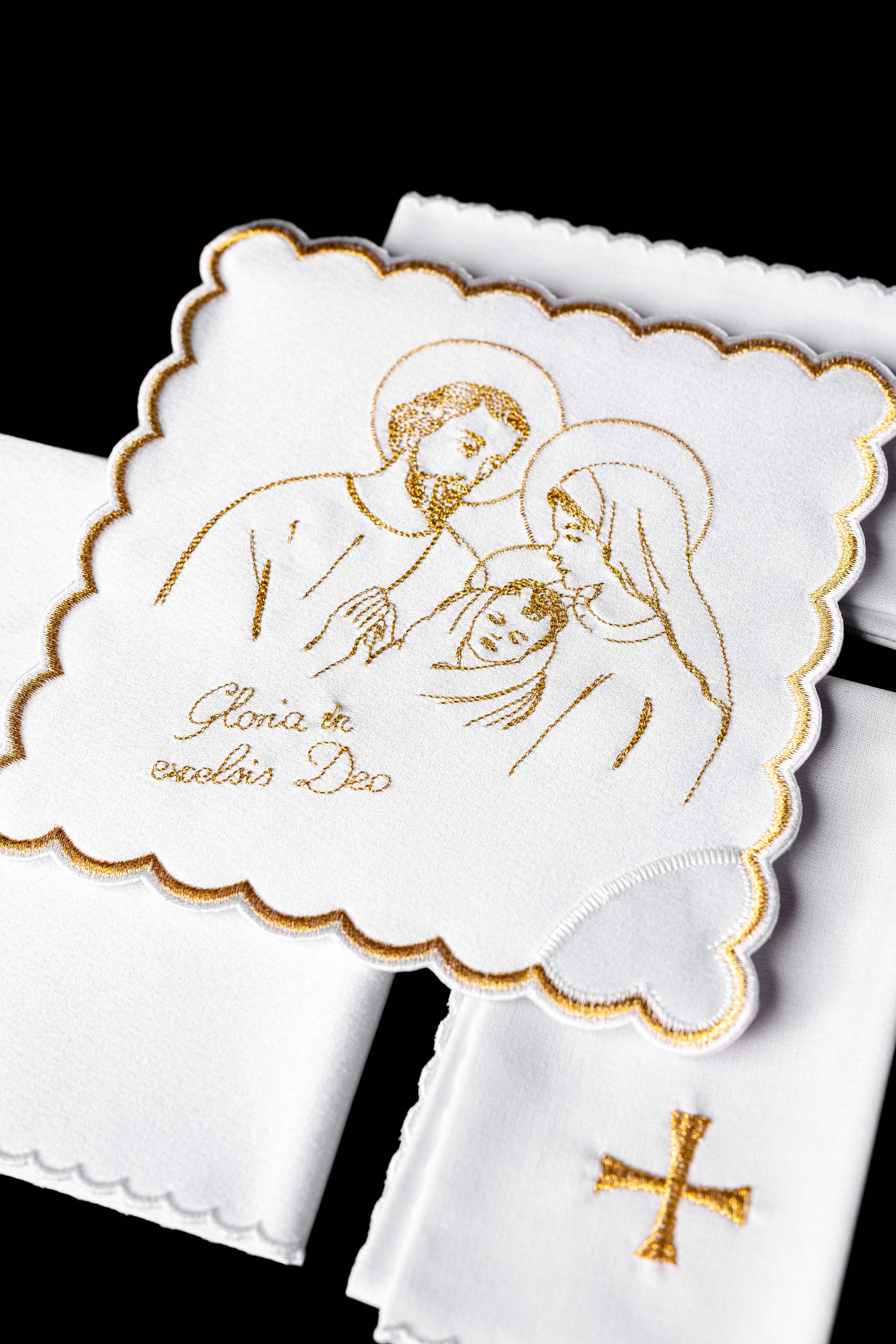 Linge d'autel avec une broderie dorée pour Noël