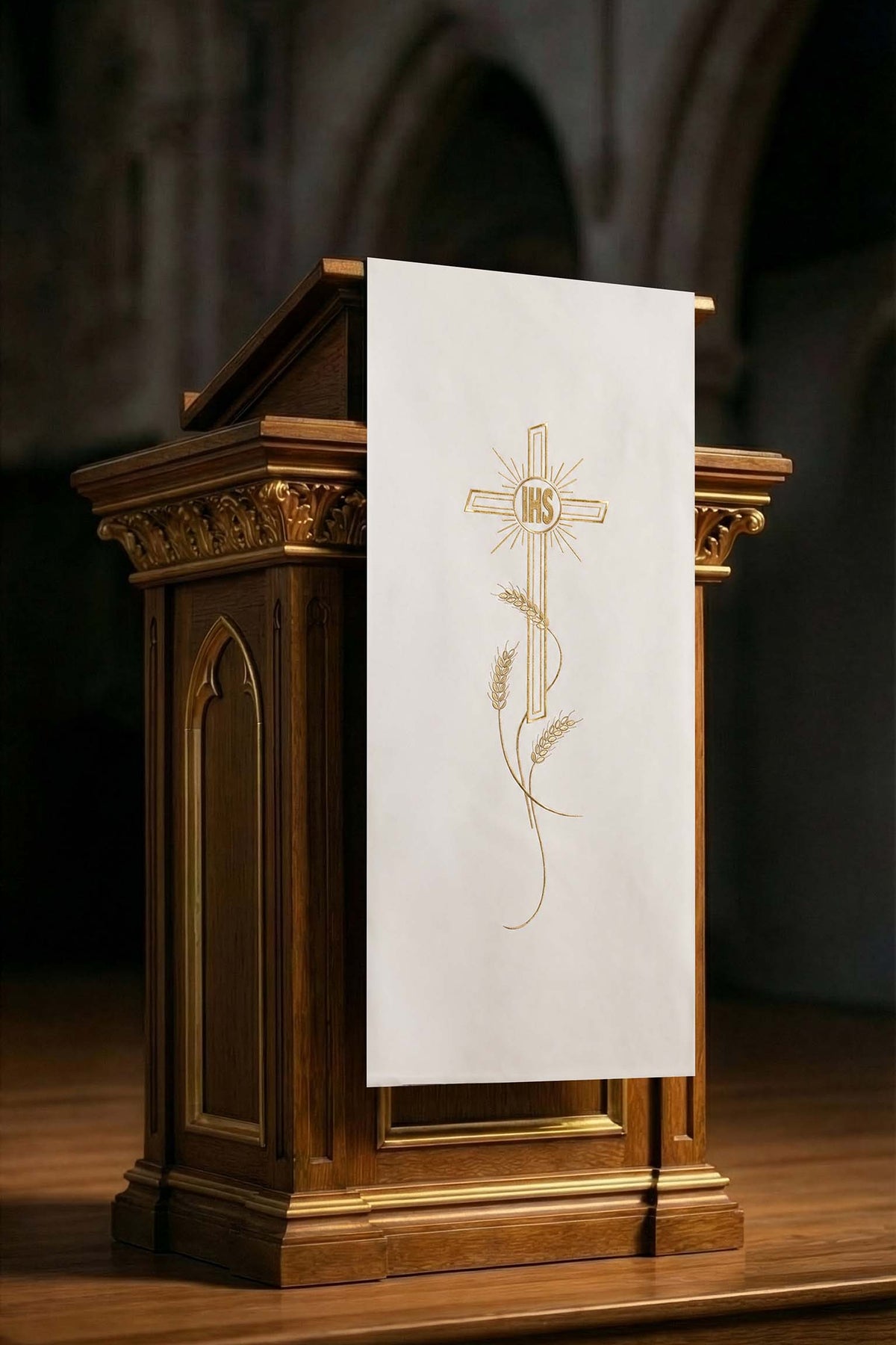 Parement d’ambon écru avec motif de croix brodé
