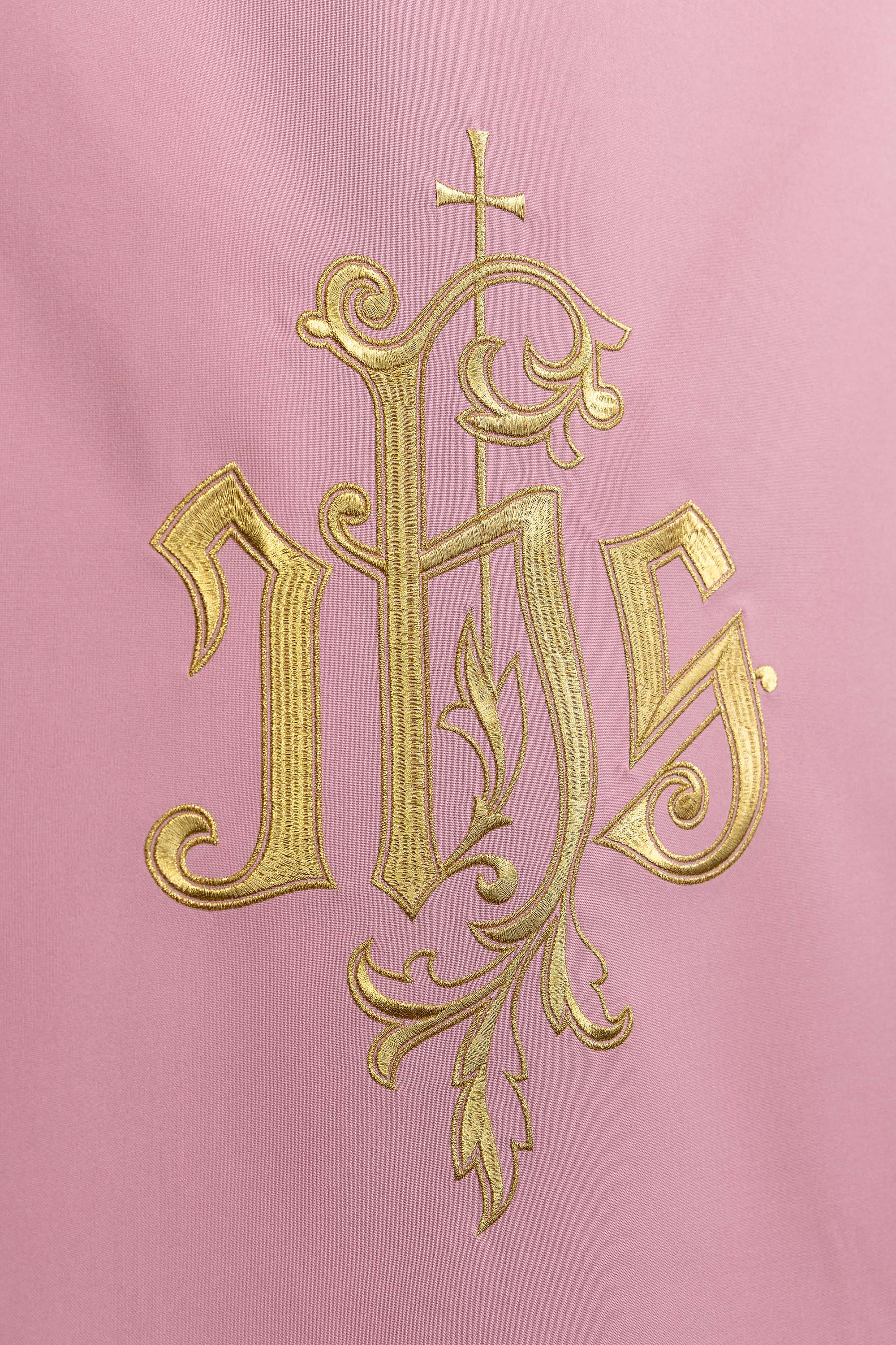 Rose voile de lutrin avec le symbole classique de l'IHS