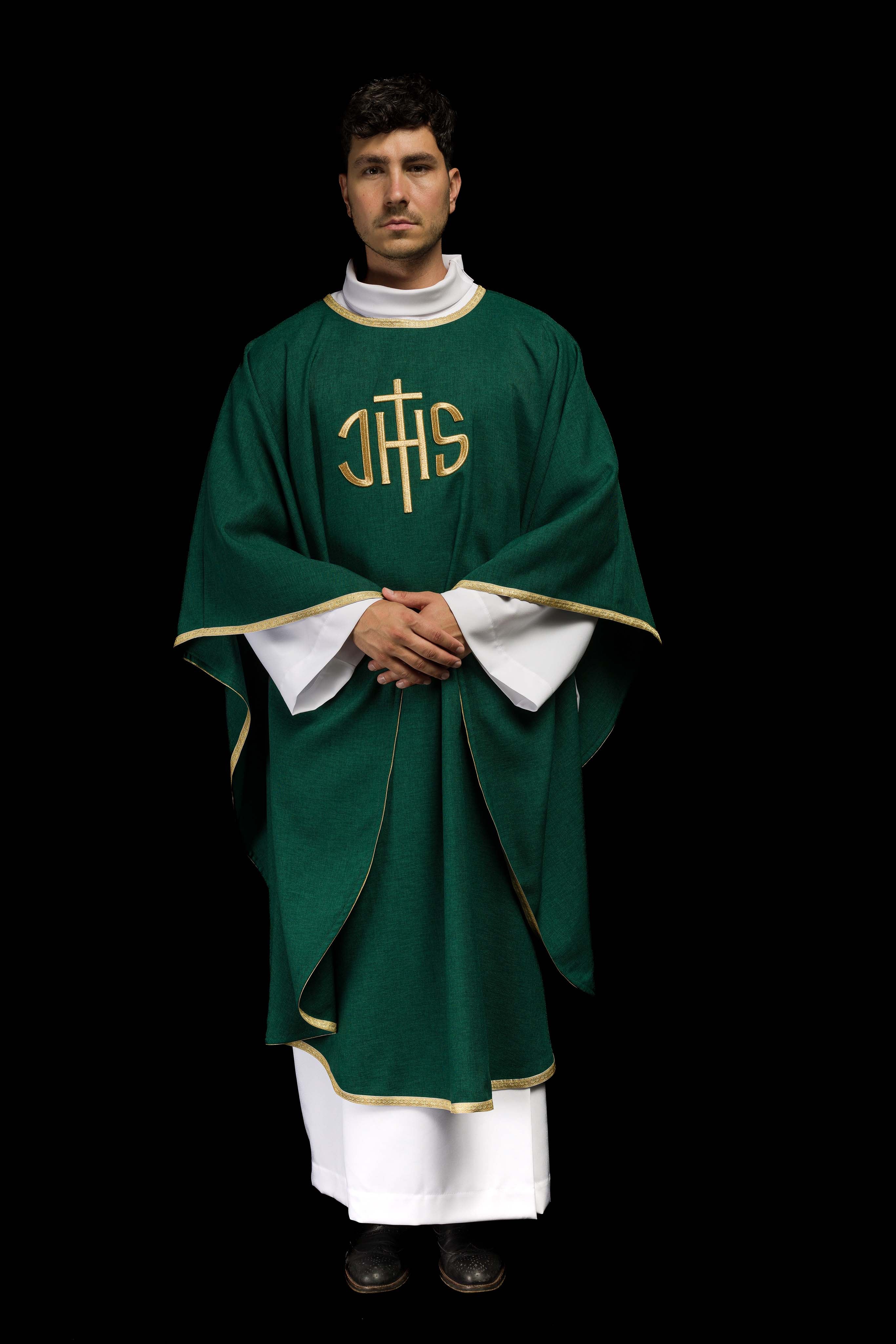 Chasuble liturgique verte avec broderie dorée IHS