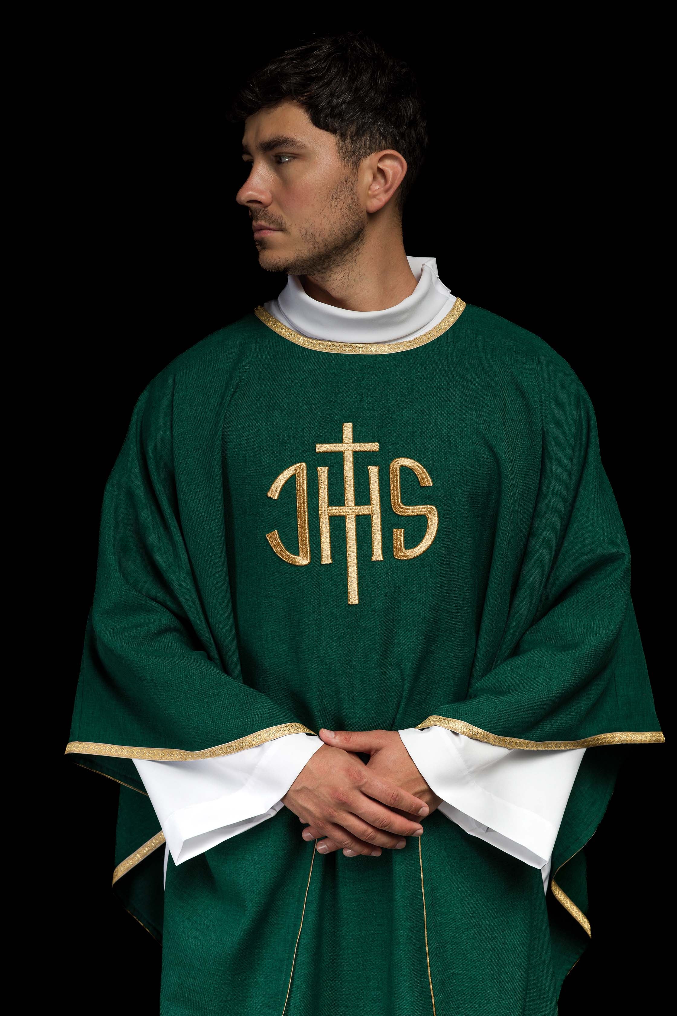 Chasuble liturgique verte avec broderie dorée IHS