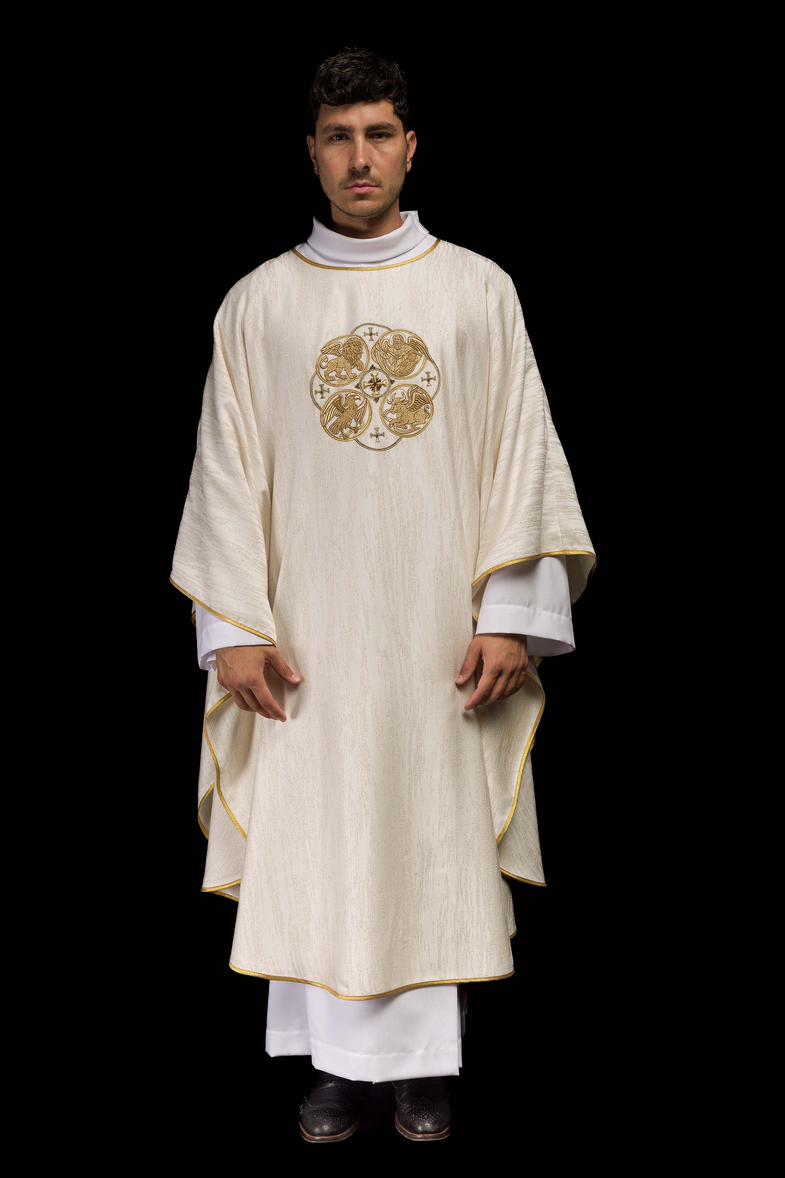 Chasuble écrue avec broderie des 4 Évangélistes sur tissu ornemental