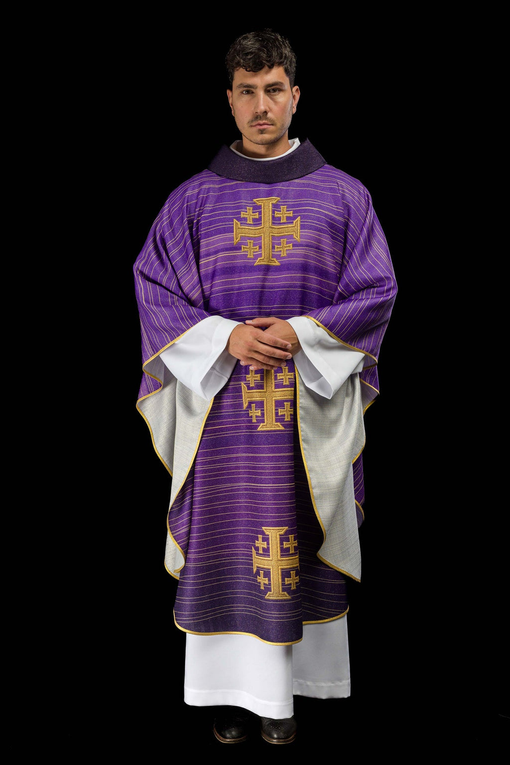 Chasuble violette imprimée avec la Croix de Jérusalem