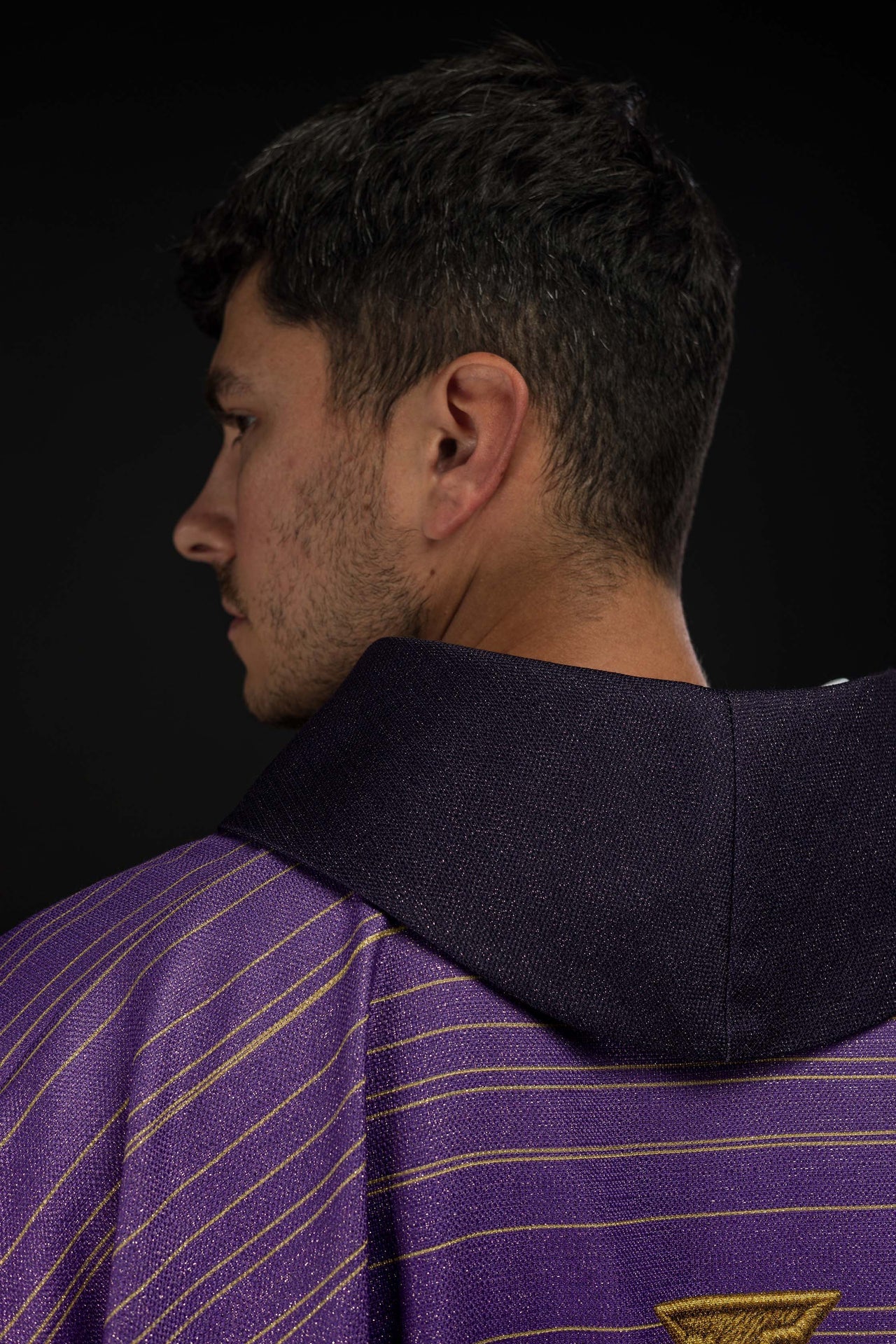 Chasuble violette imprimée avec la Croix de Jérusalem