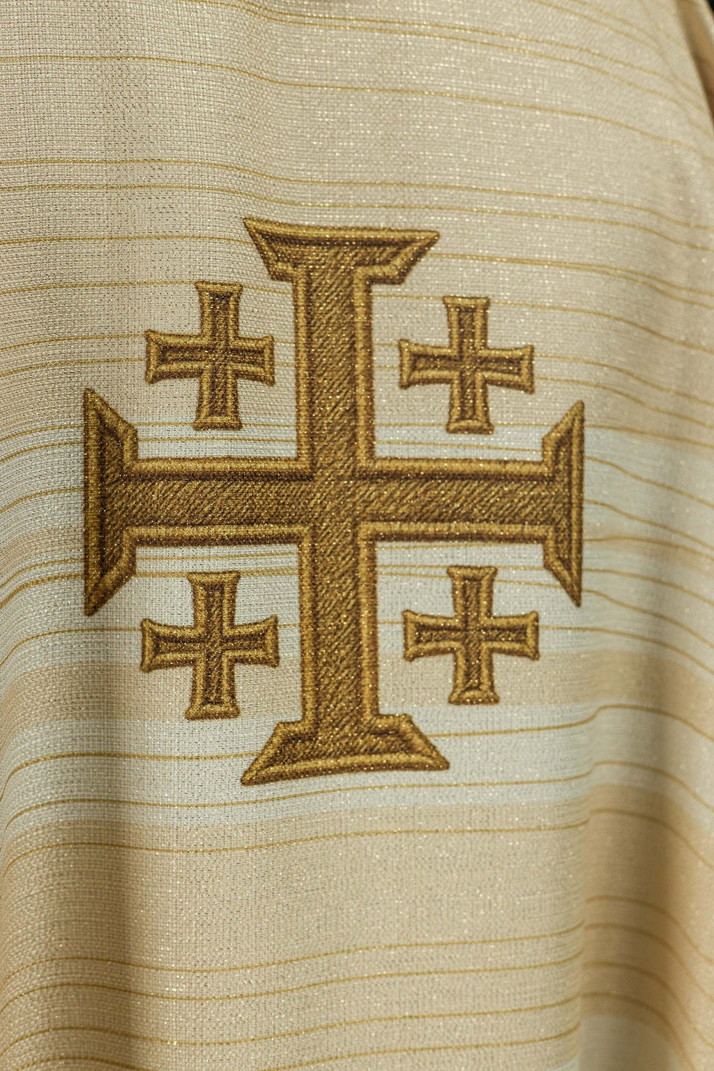 Chasuble écrue imprimée avec la Croix de Jérusalem