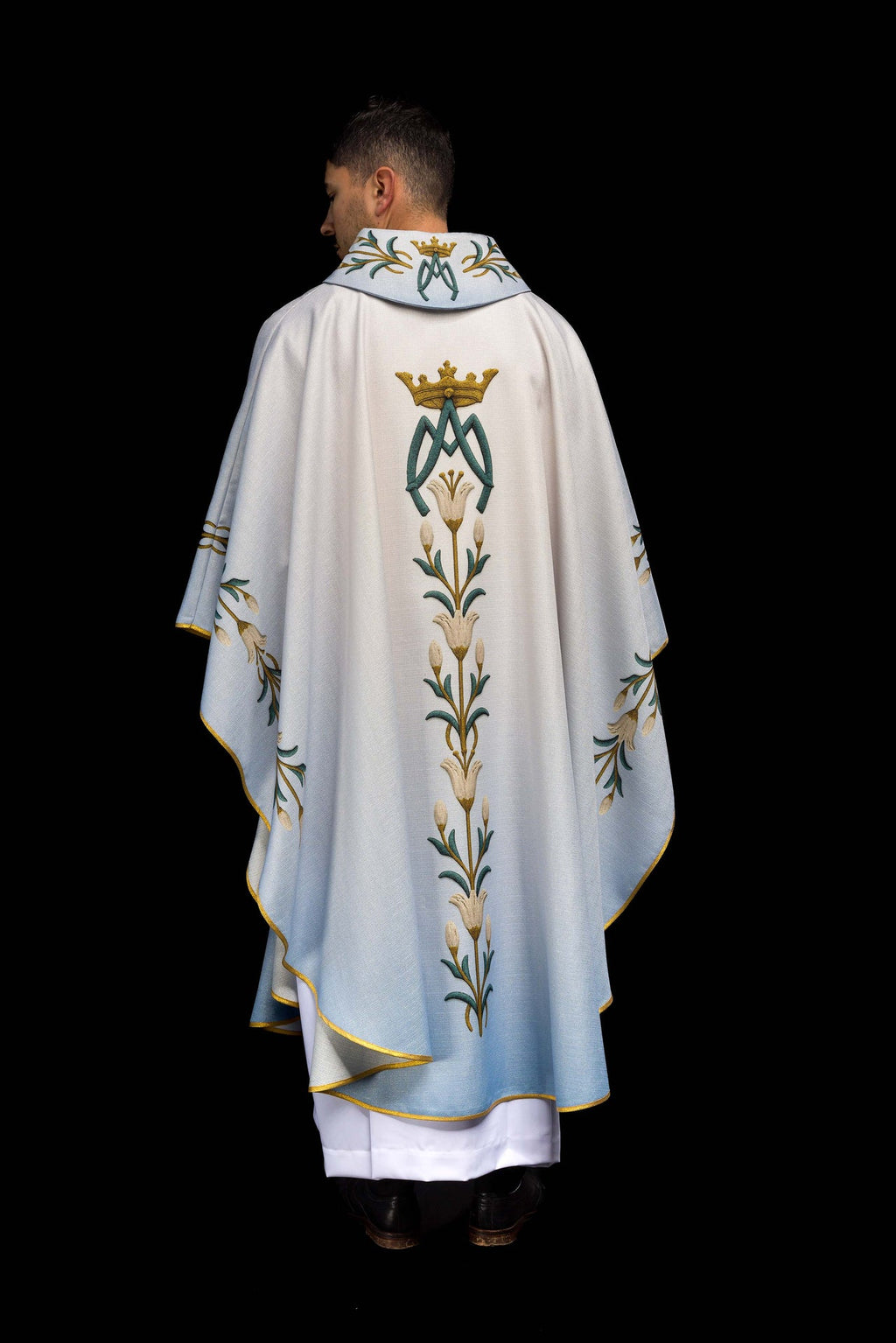 Chasuble marial imprimé avec motif de lys et monogramme bleu-écru