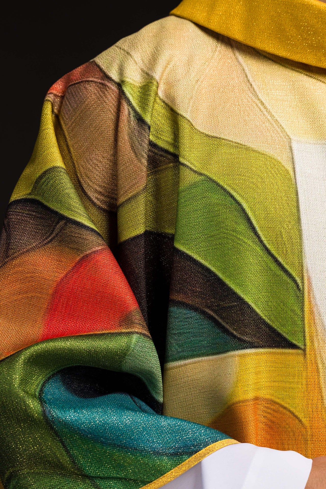 Chasuble imprimée multicolore avec motif de croix