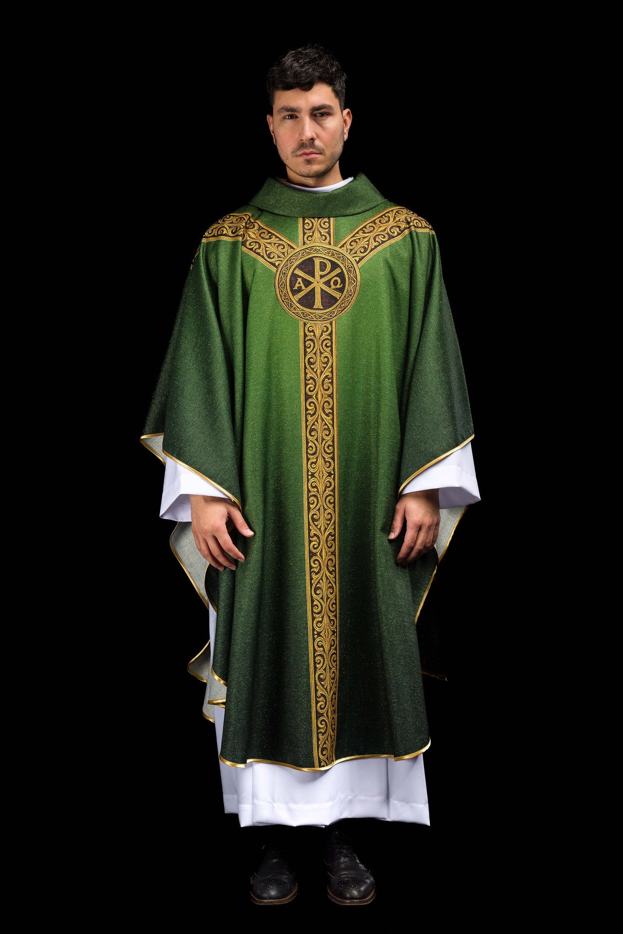 Chasuble imprimée Pax verte avec riche ornementation dorée