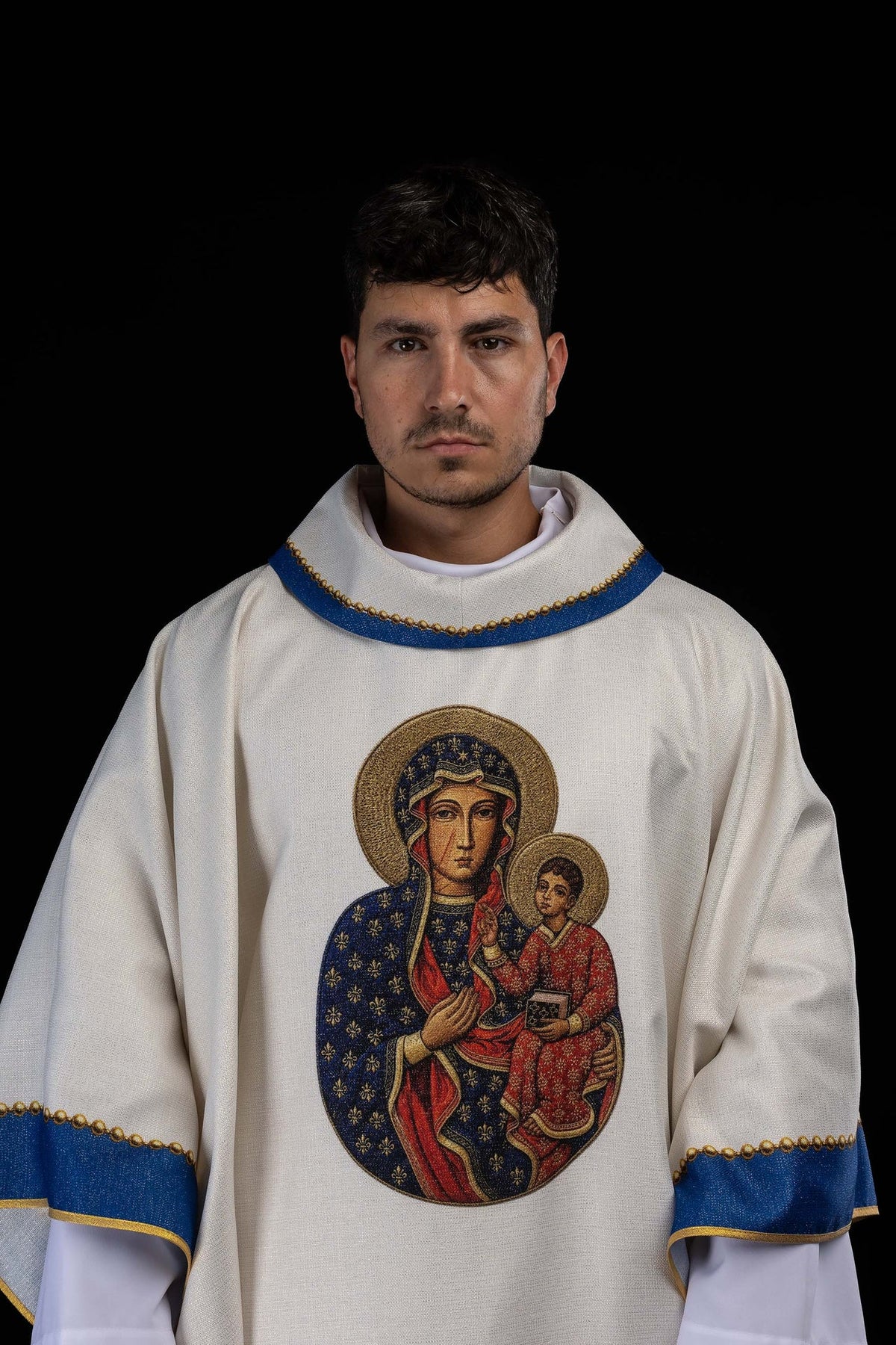 Chasuble écrue avec l’image imprimée de la Vierge Marie de Częstochowa