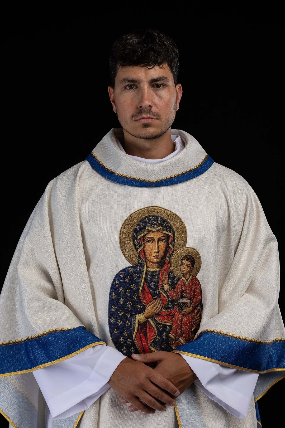 Chasuble écrue avec l’image imprimée de la Vierge Marie de Częstochowa