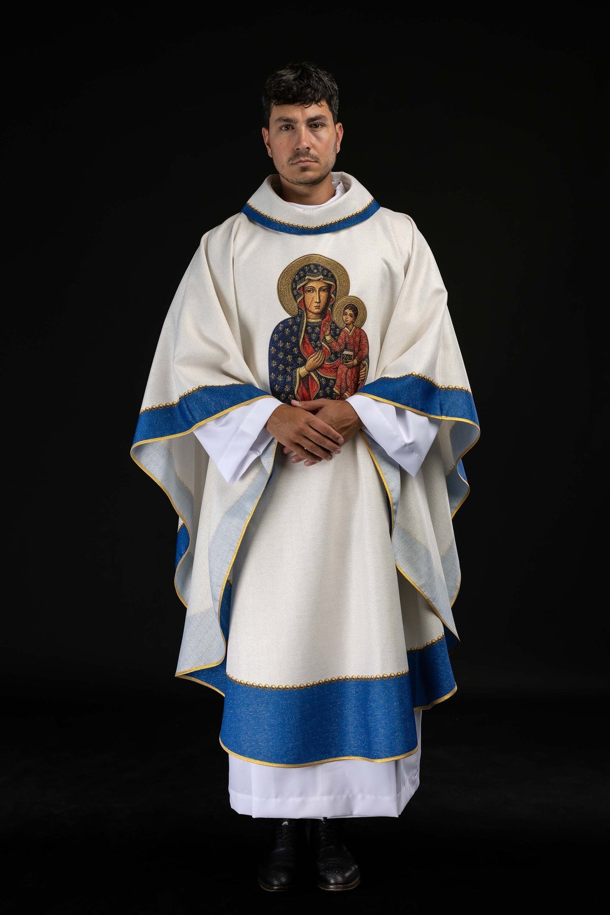 Chasuble écrue avec l’image imprimée de la Vierge Marie de Częstochowa