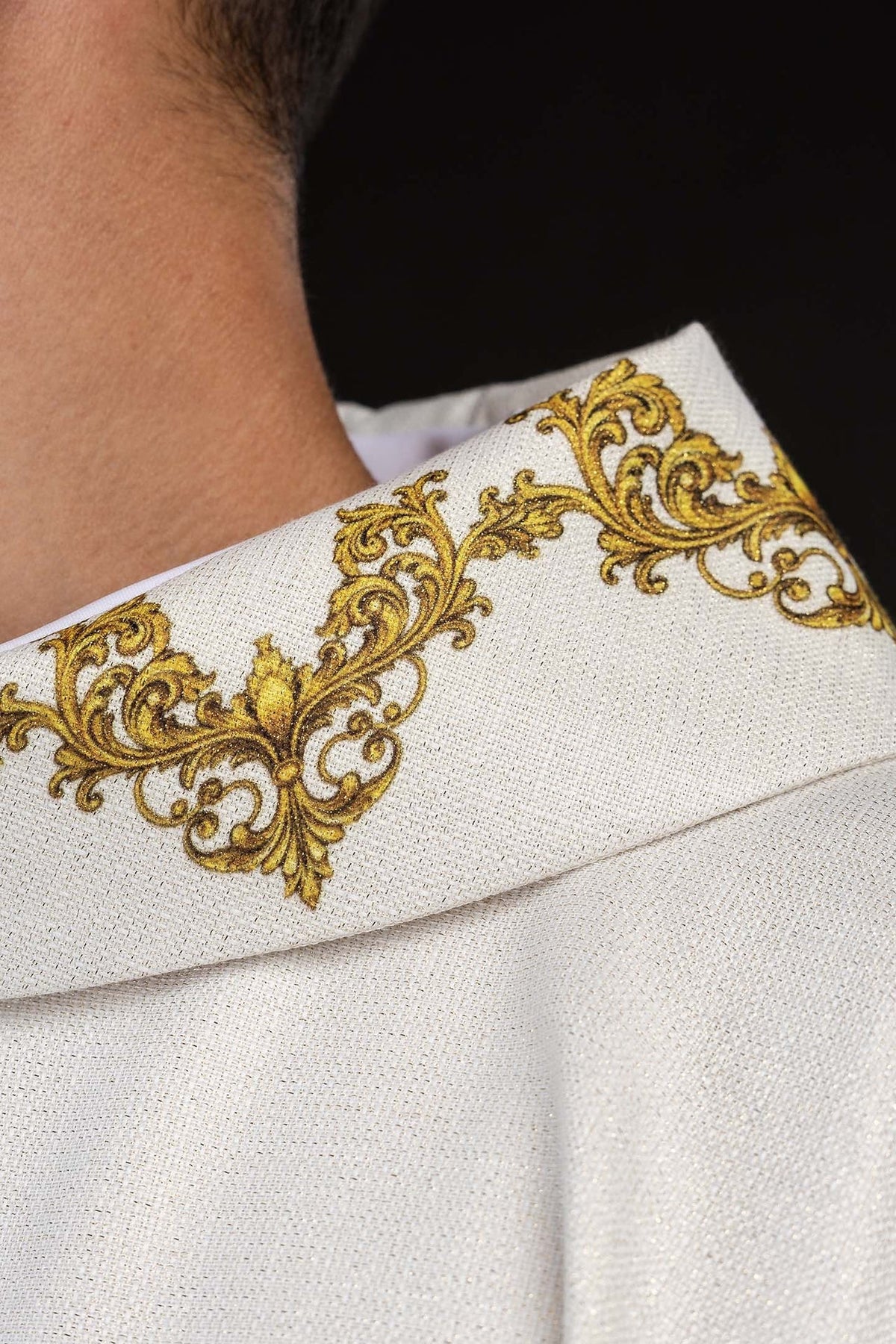 Chasuble écrue imprimée avec motif du Sacré-Cœur de Jésus