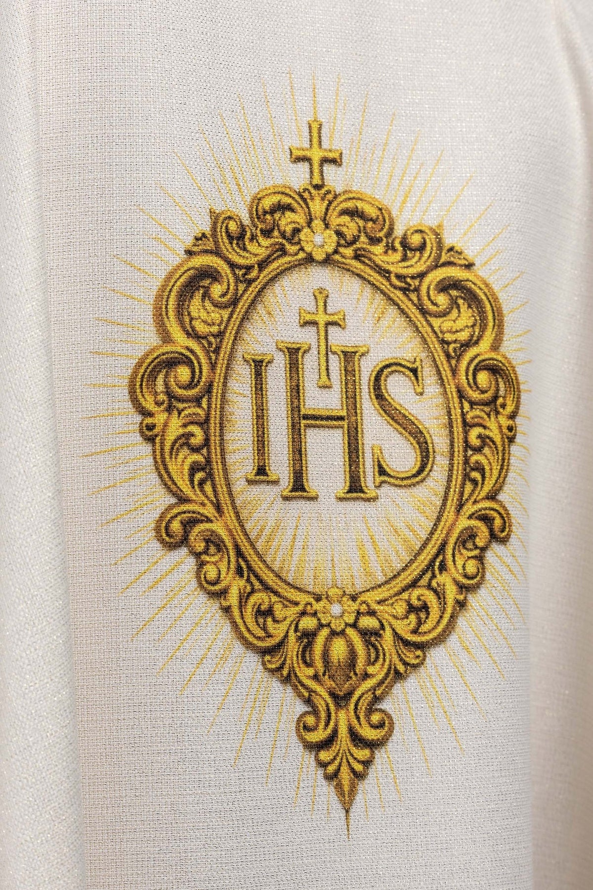 Chasuble écrue imprimée avec motif du Sacré-Cœur de Jésus