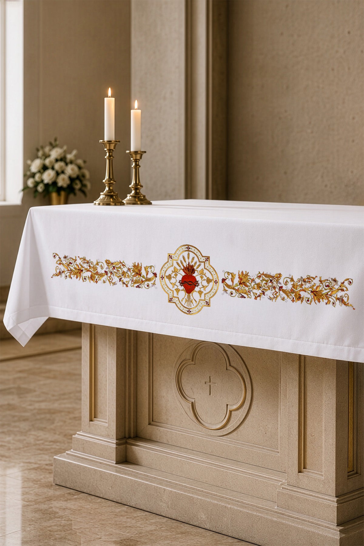 Nappe d'autel avec broderie frontale au motif du Cœur de Jésus