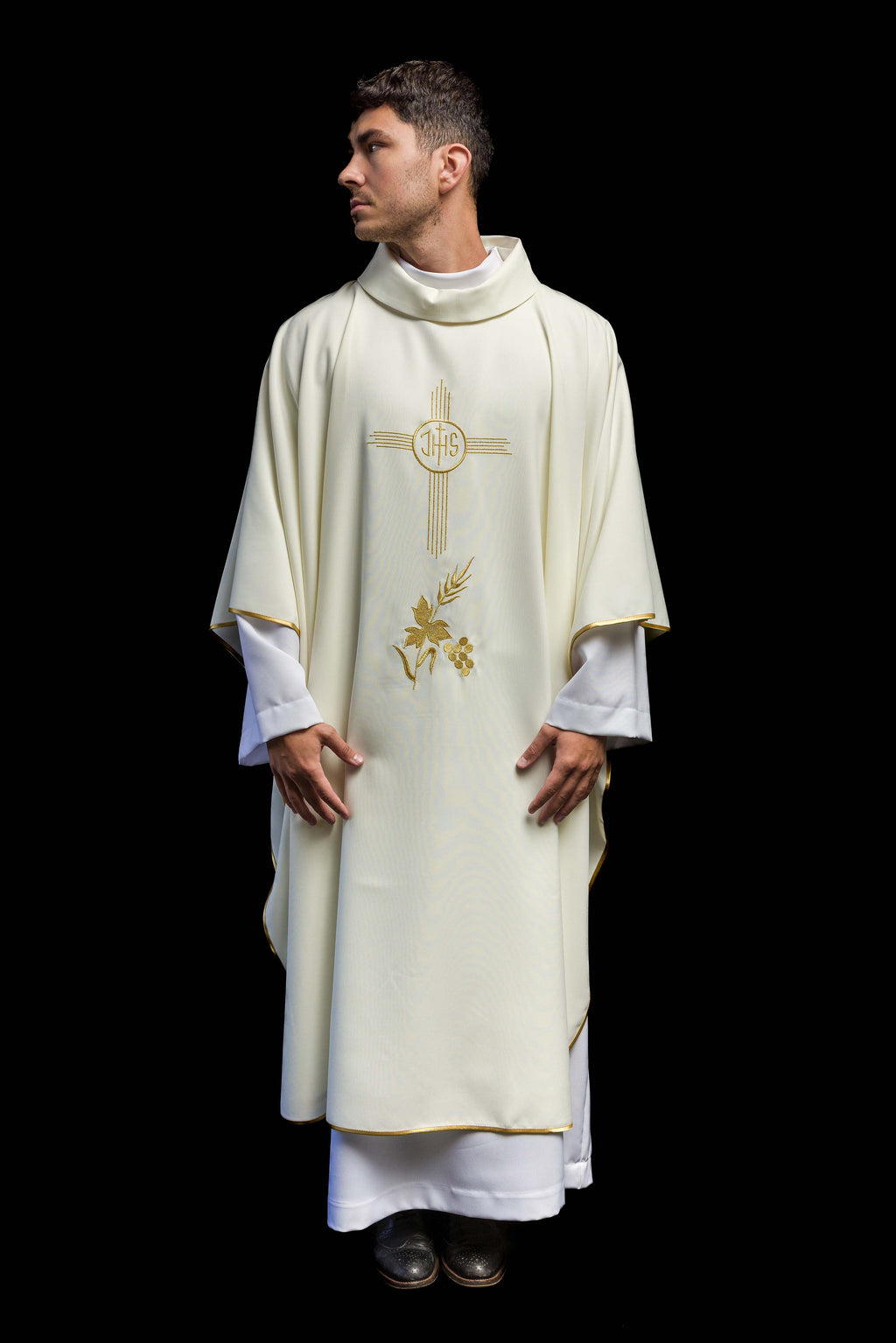 Chasuble avec broderie IHS en écru