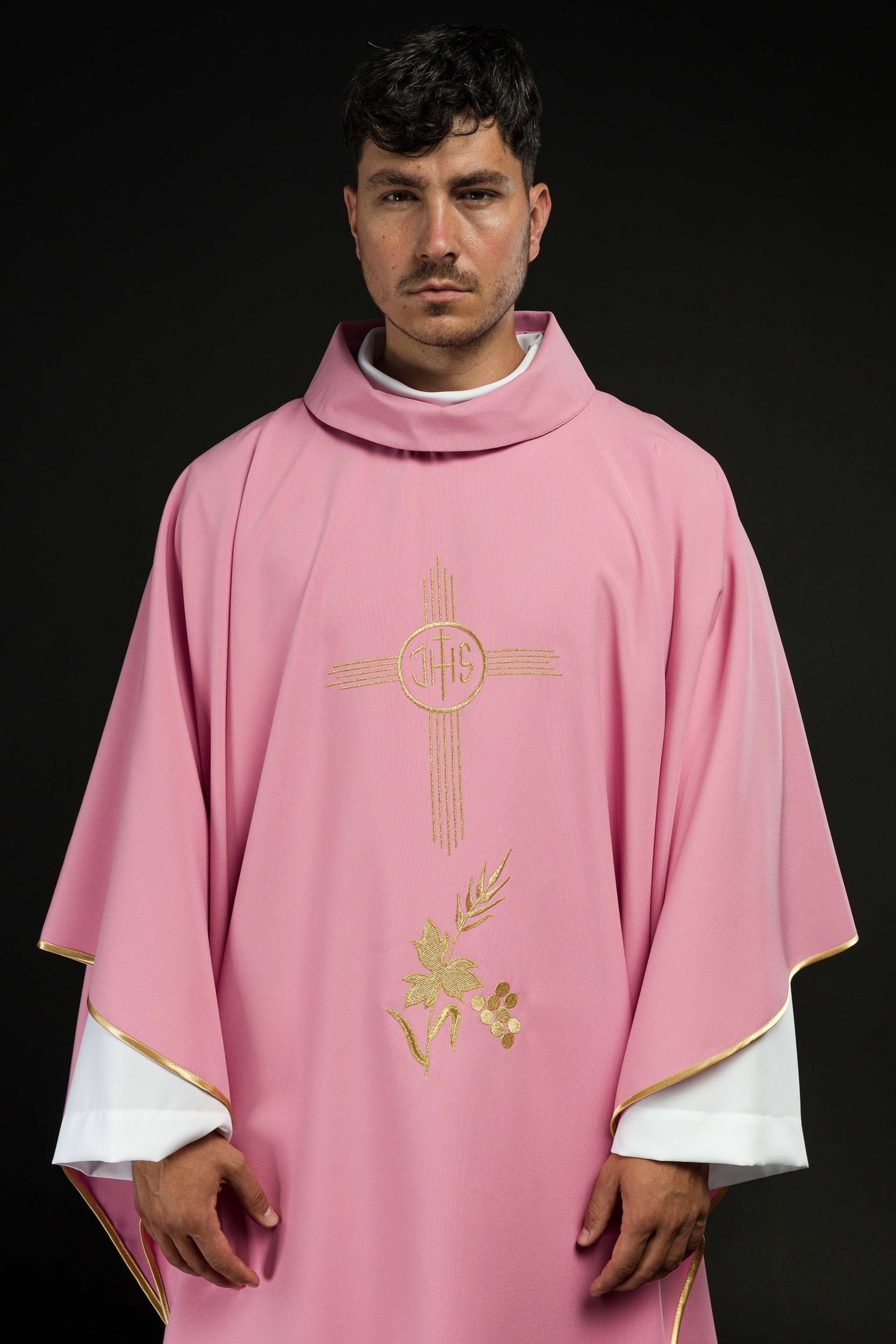 Chasuble brodée or rose