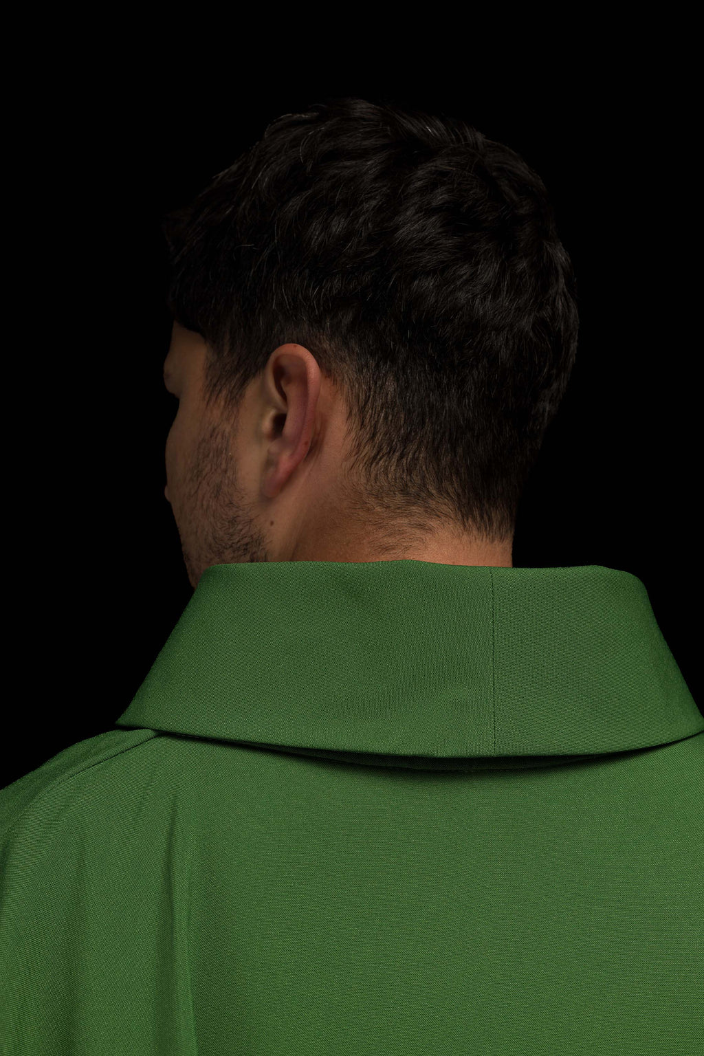 Chasuble brodée verte avec motif IHS doré