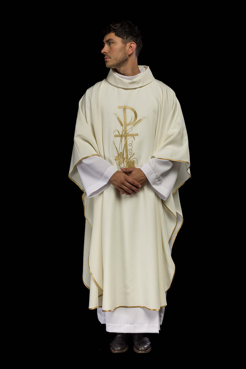Chasuble brodée en écru