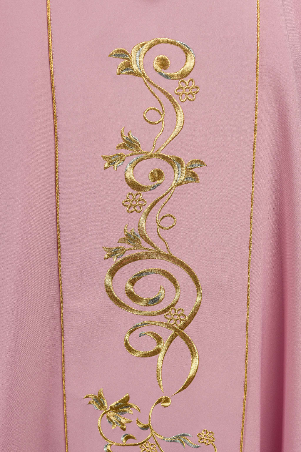 Chasuble brodée IHS rose