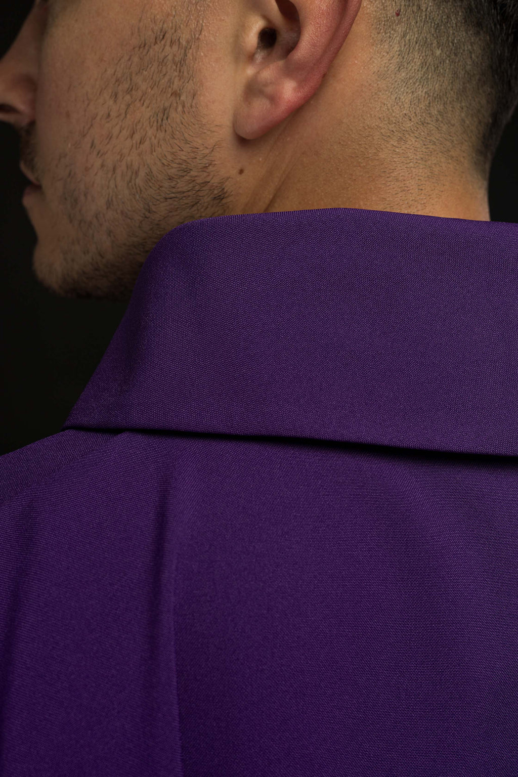 Chasuble violette avec broderie en croix