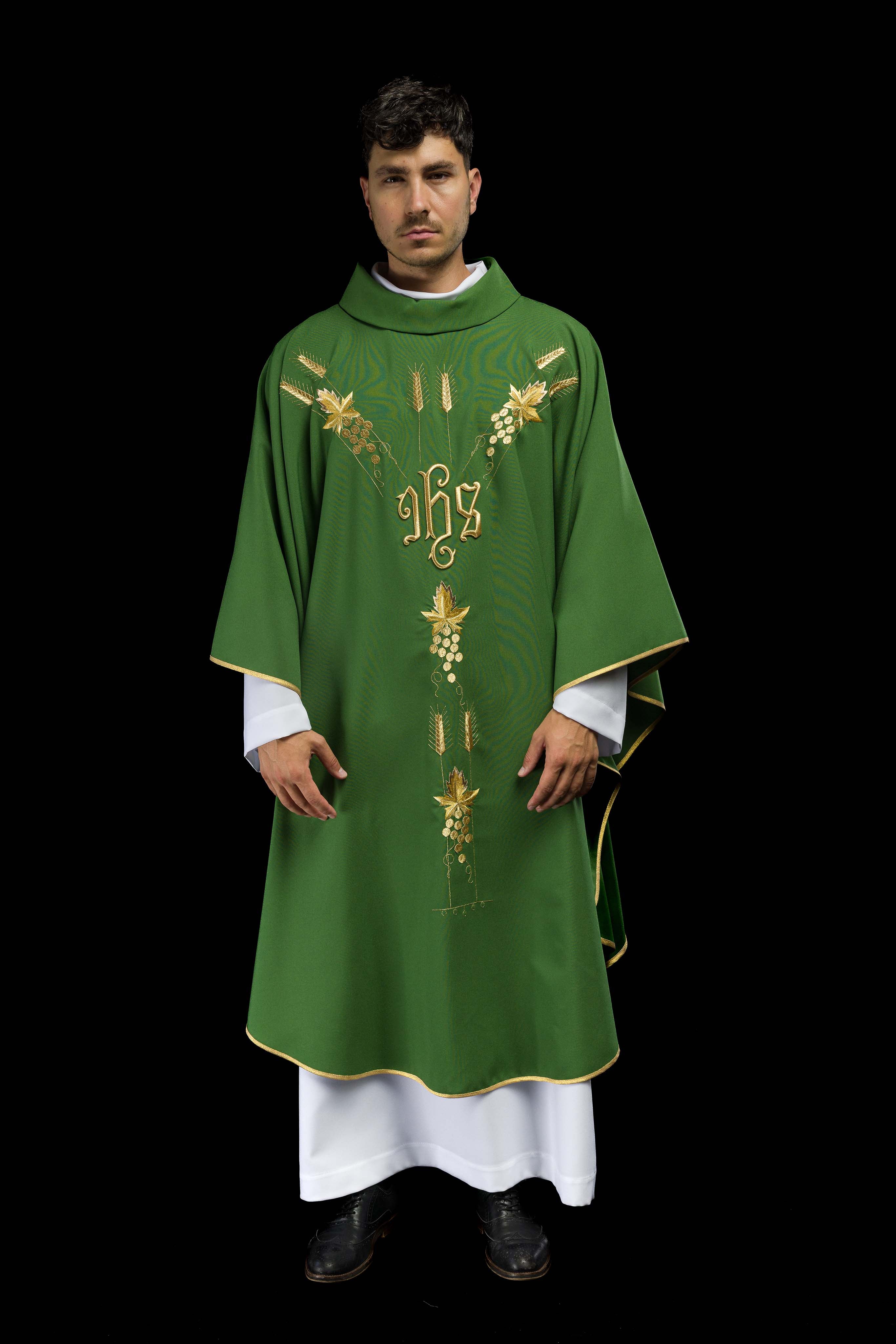 Chasuble brodée avec le symbole IHS raisin Vert