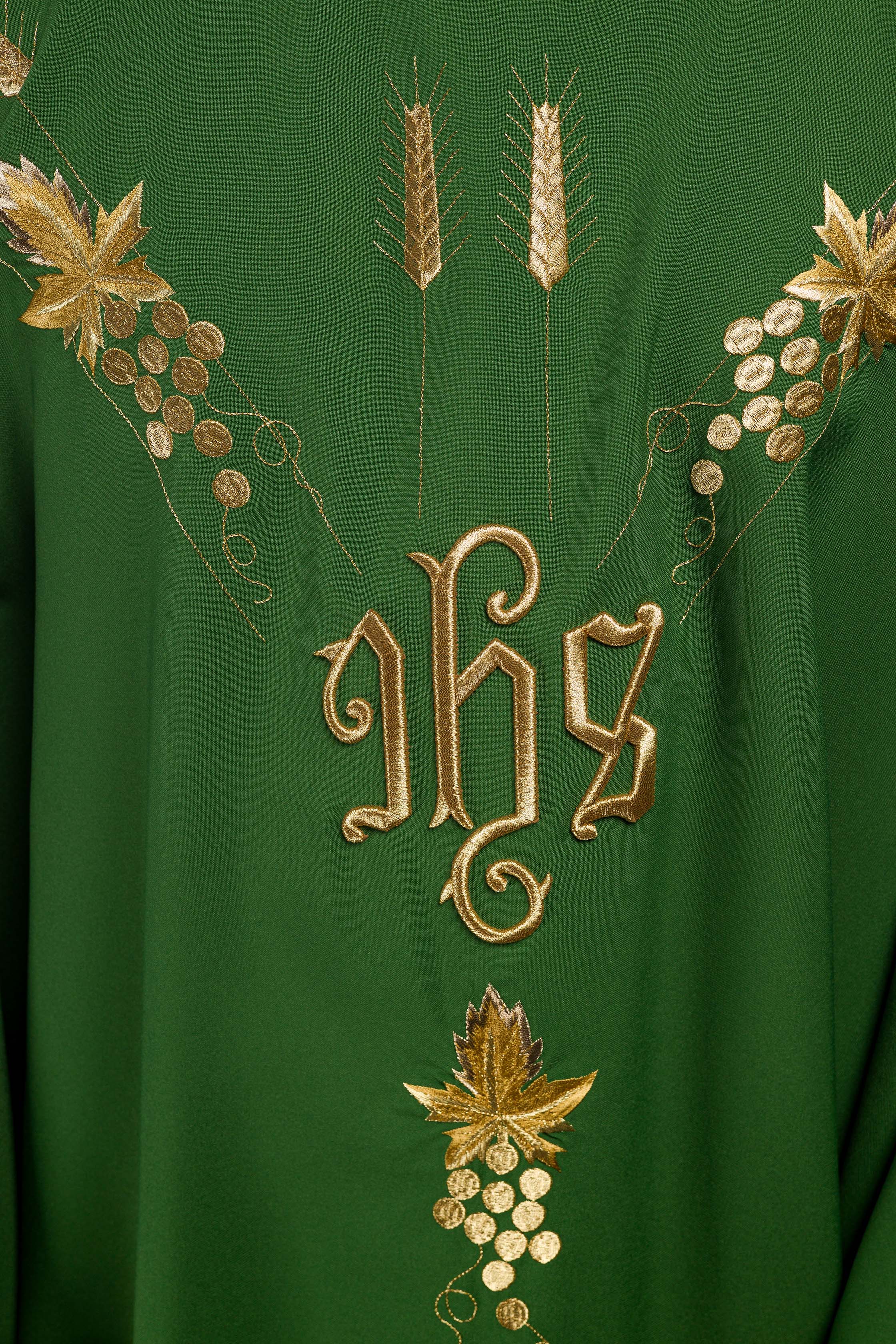 Chasuble brodée avec le symbole IHS raisin Vert